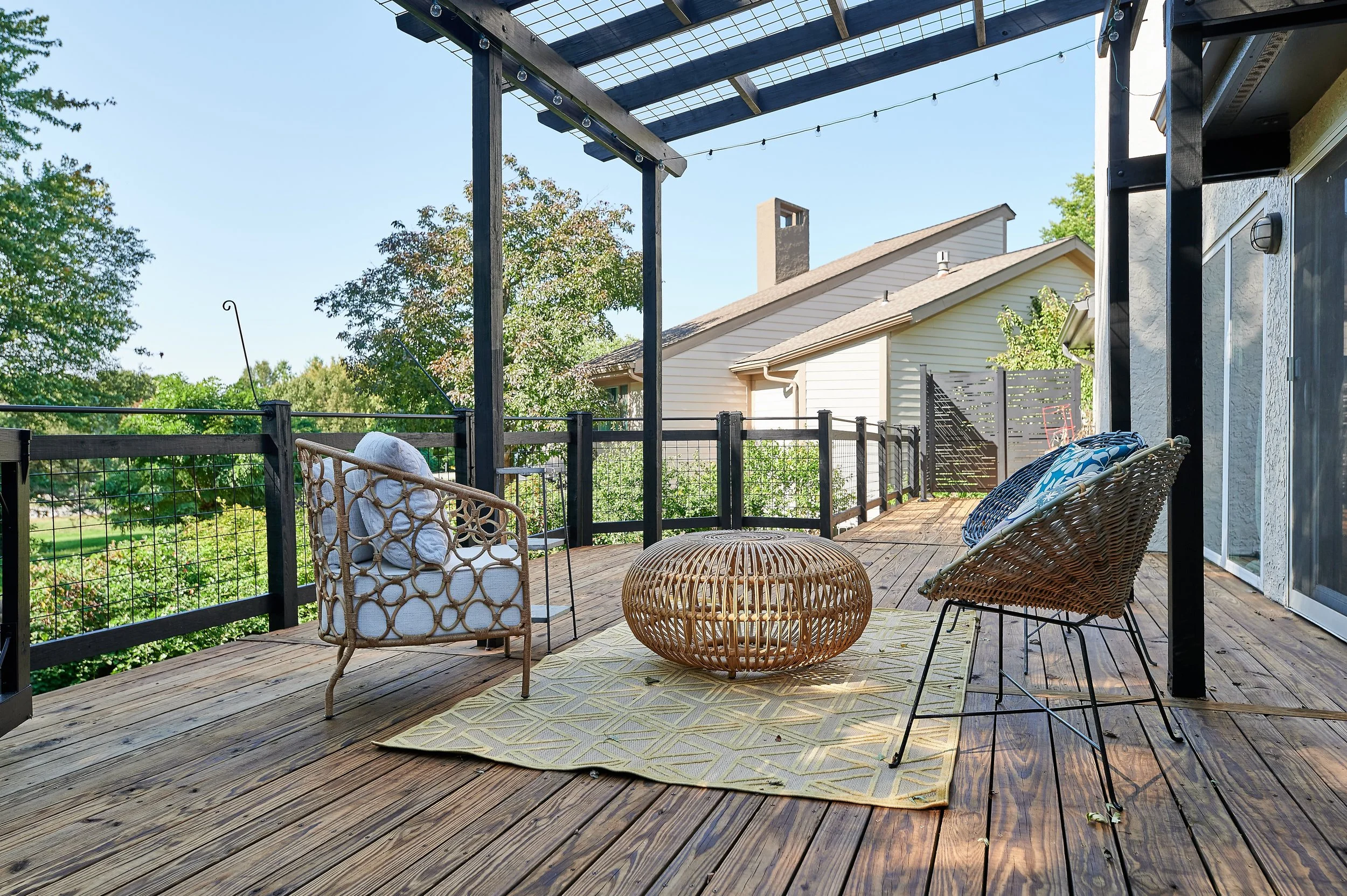 Modern House 
Modern Deck 
Modern Back Yard 
White House 
Modern Design 
Kansas Construction 
Design and Construction