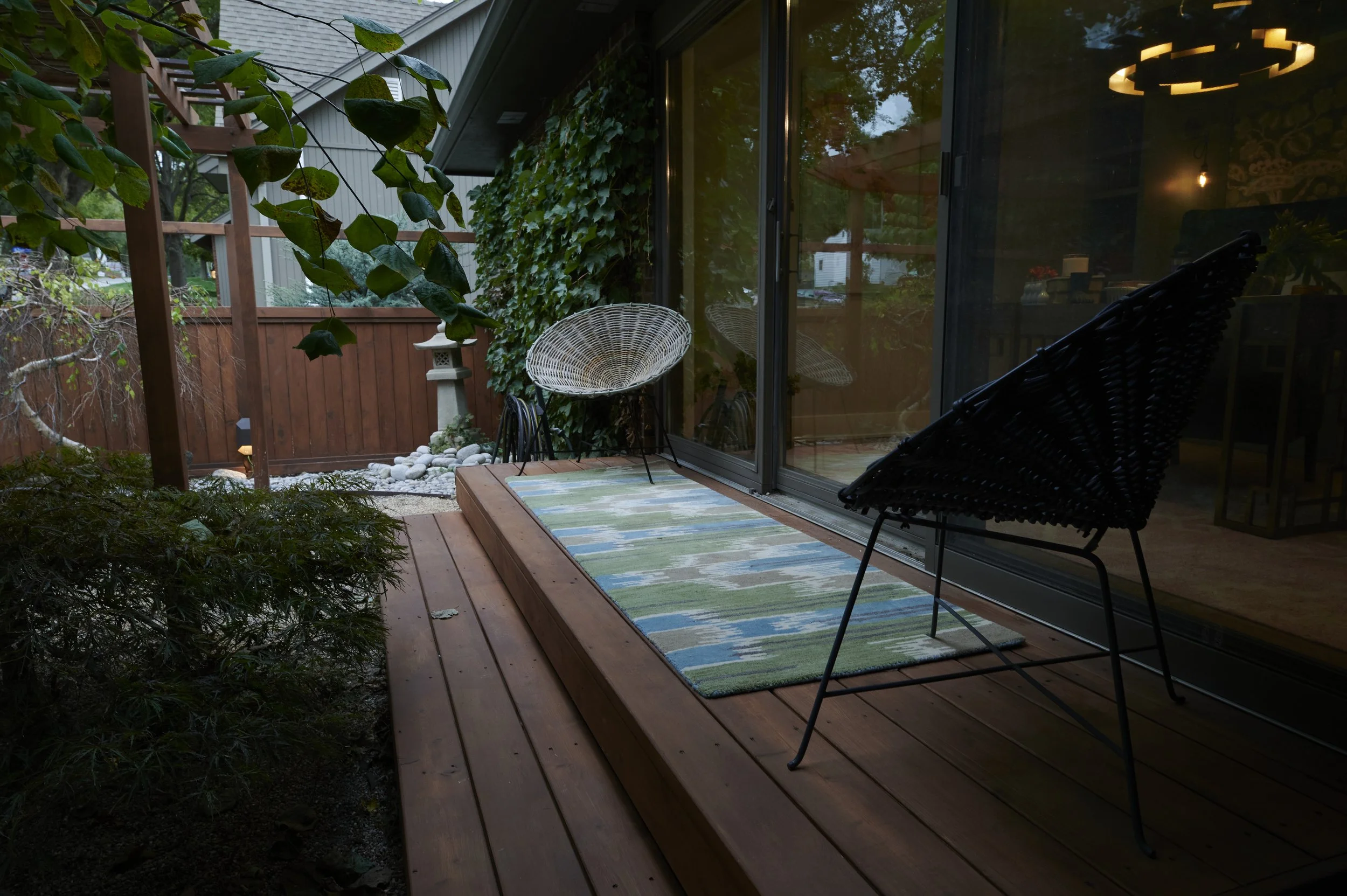 Modern House 
Modern Deck 
Modern Back Yard 
White House 
Modern Design 
Kansas Construction 
Design and Construction