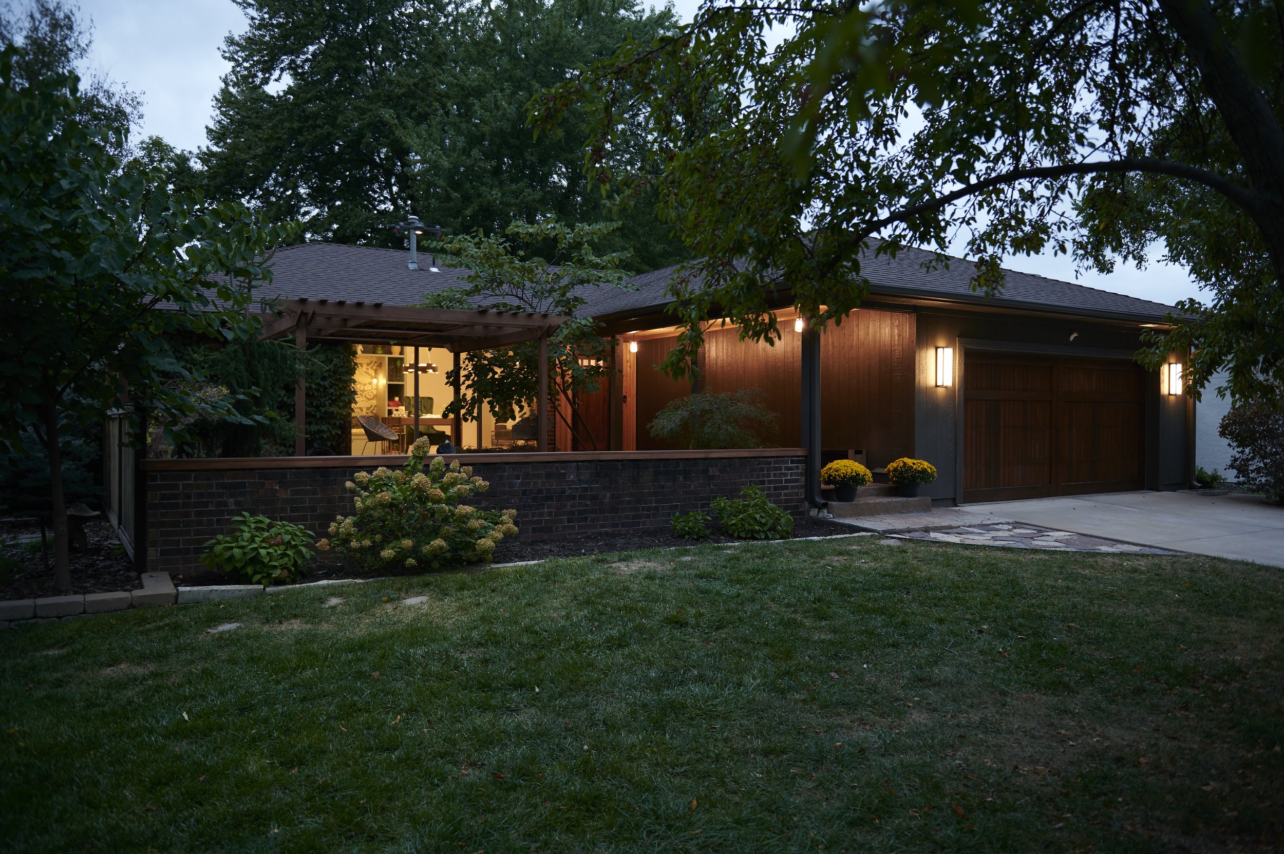 Modern House 
Wood Modern House 
Wlegant House 
Modern Design 
Kansas Construction 
Design and Construction