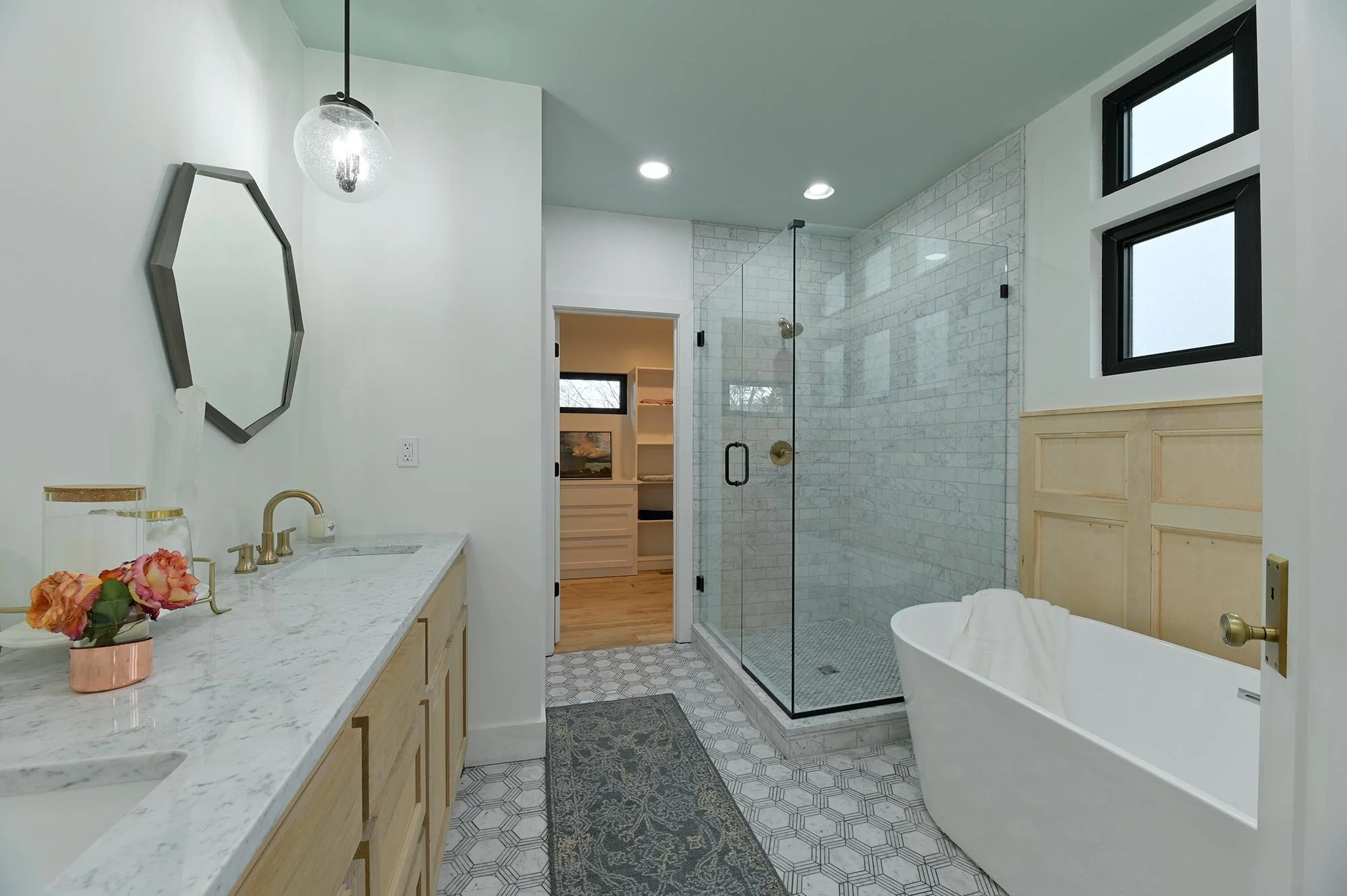 Modern Bathroom 
Elegant Bathroom
Blue Bathroom 
Construction 
Modern Design 
Kansas Construction 
Design and Construction 