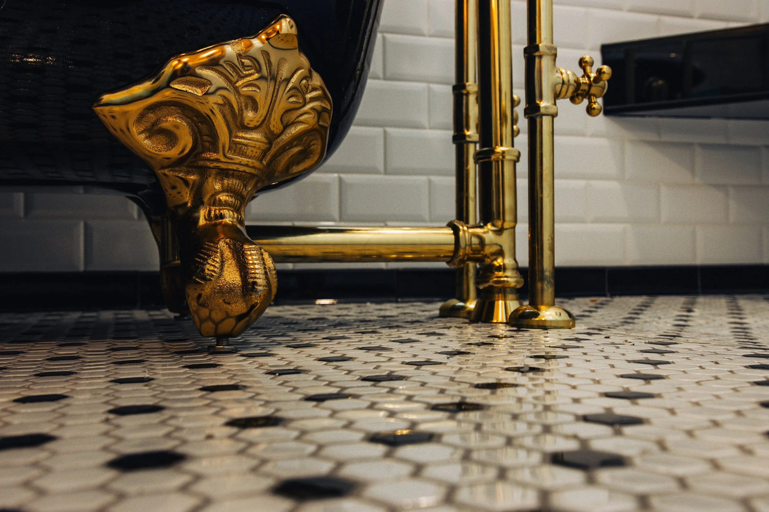 Black and White Tile 
Victorian Bathroom 
Modern Bathroom 
Construction 
Modern Design 
Kansas Construction 
Design and Construction 
