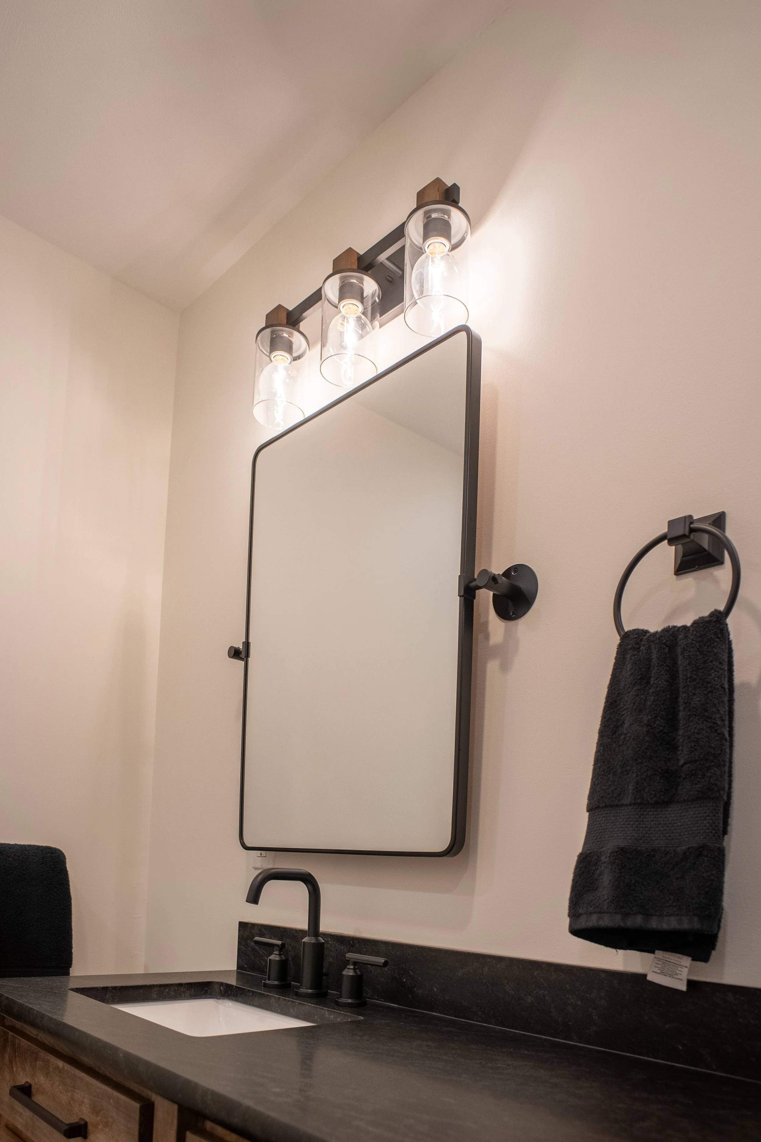 Modern Bathroom 
Construction 
Modern Design 
Black Sinks 
Modern Mirror 
Kansas Construction 
Design and Construction 