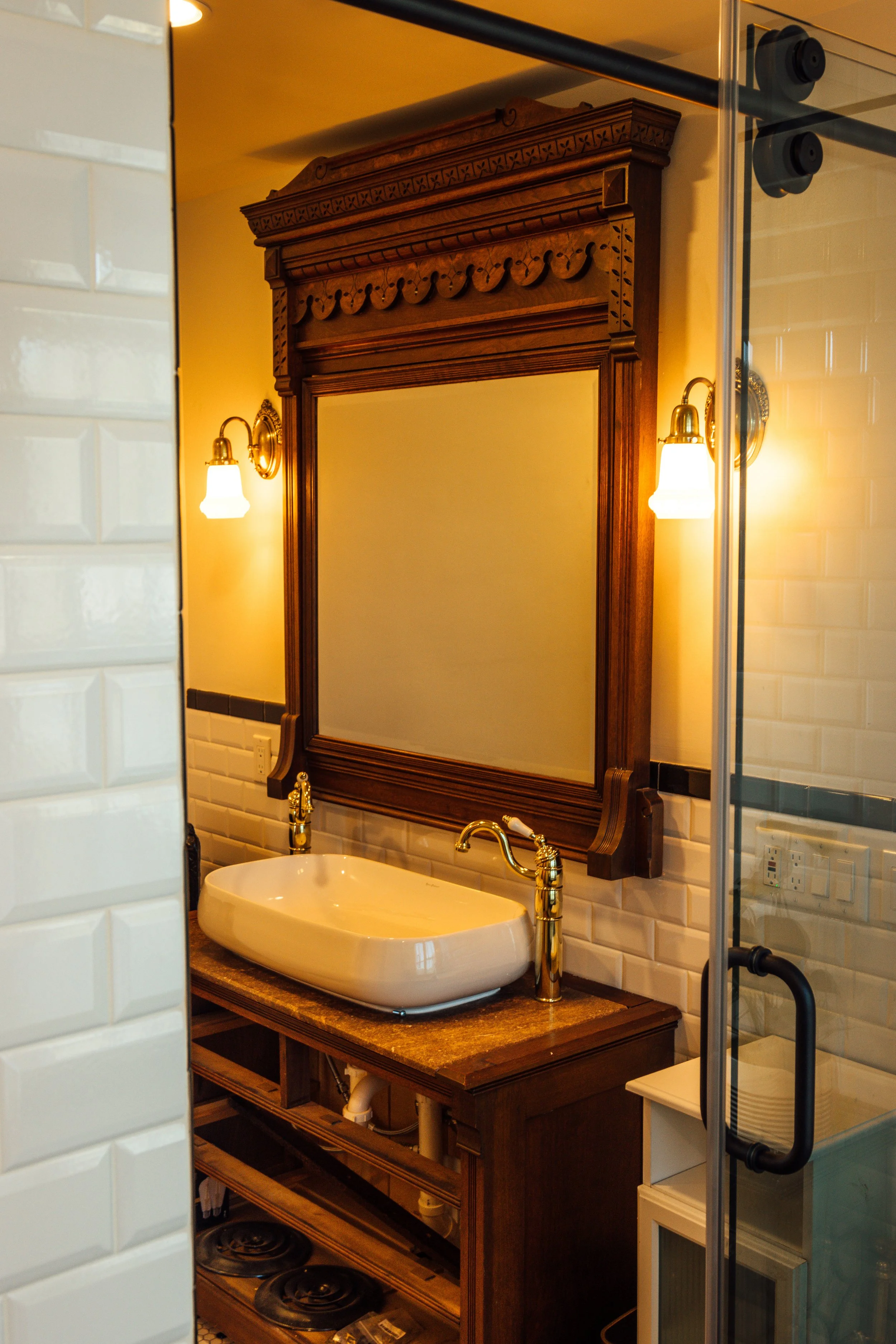 Black and White Tile 
Victorian Bathroom 
Modern Bathroom 
Construction 
Modern Design 
Kansas Construction 
Design and Construction 
