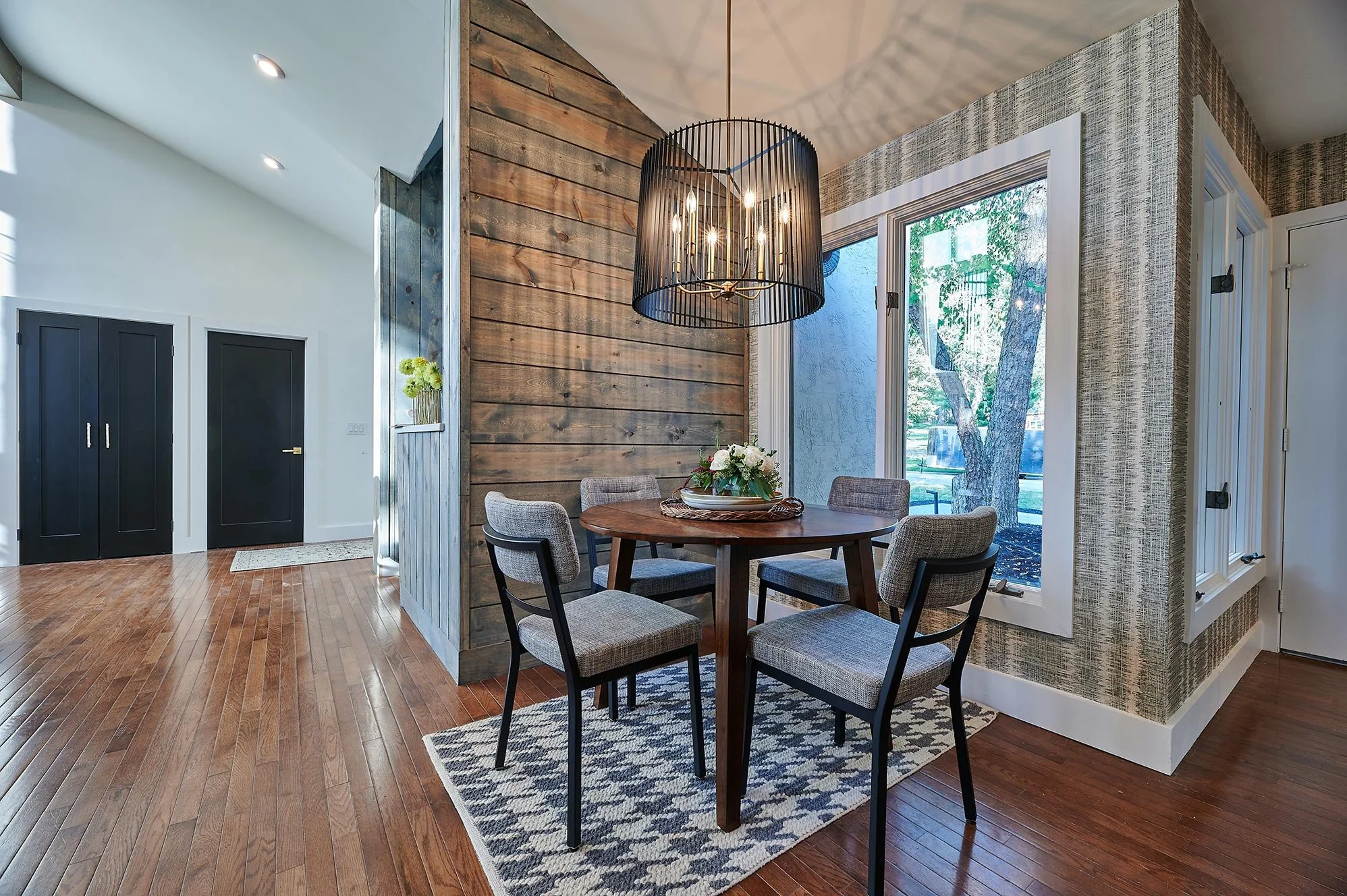 Modern Kitchen 
Modern Lamp 
Construction 
Modern Design 
Kansas Construction 
Design and Construction 