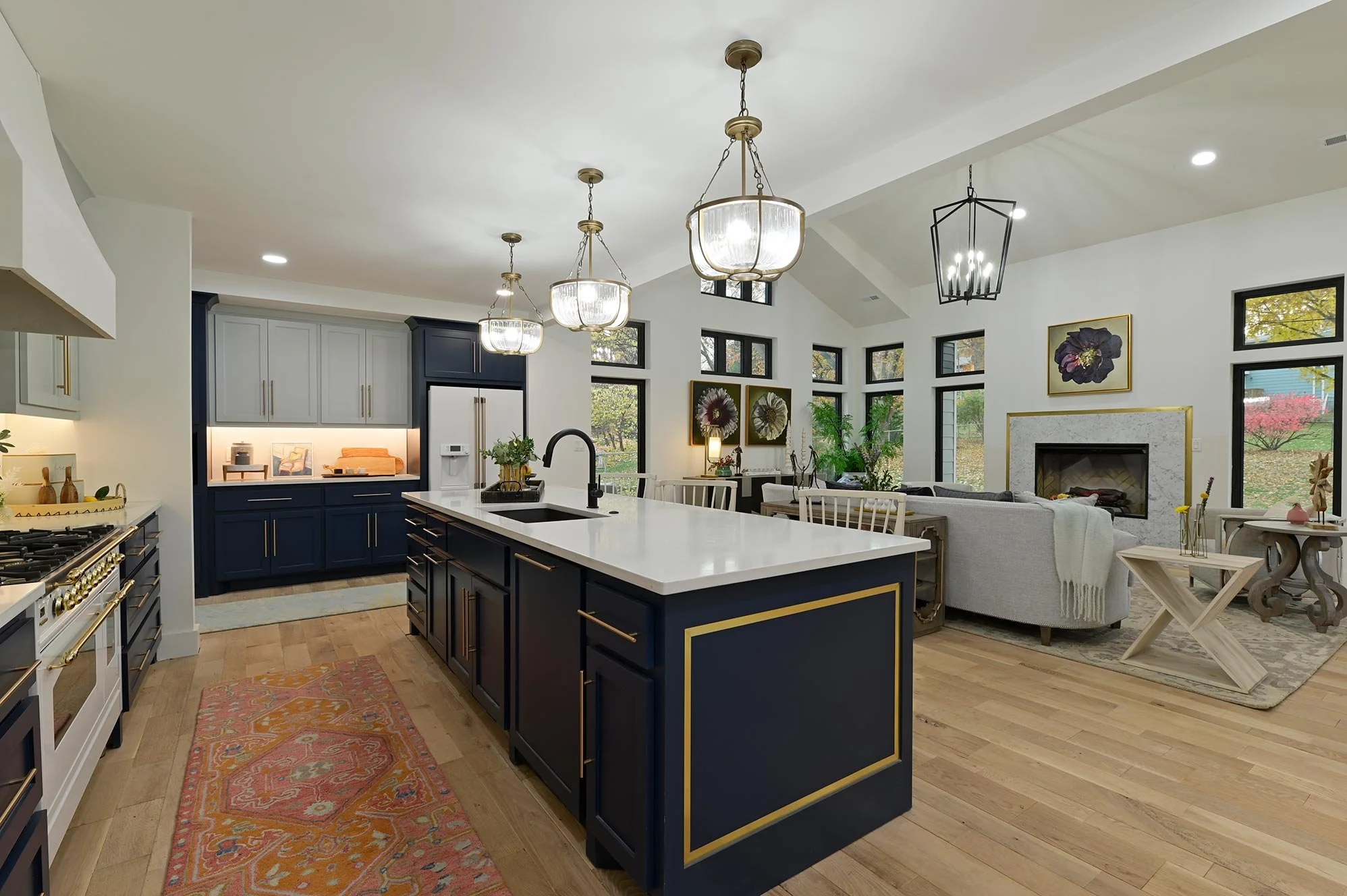 Modern Kitchen 
Navy Blue Kitchen 
White Kitchen 
Elegant Kitchen 
Construction 
Modern Design 
Kansas Construction 
Design and Construction 