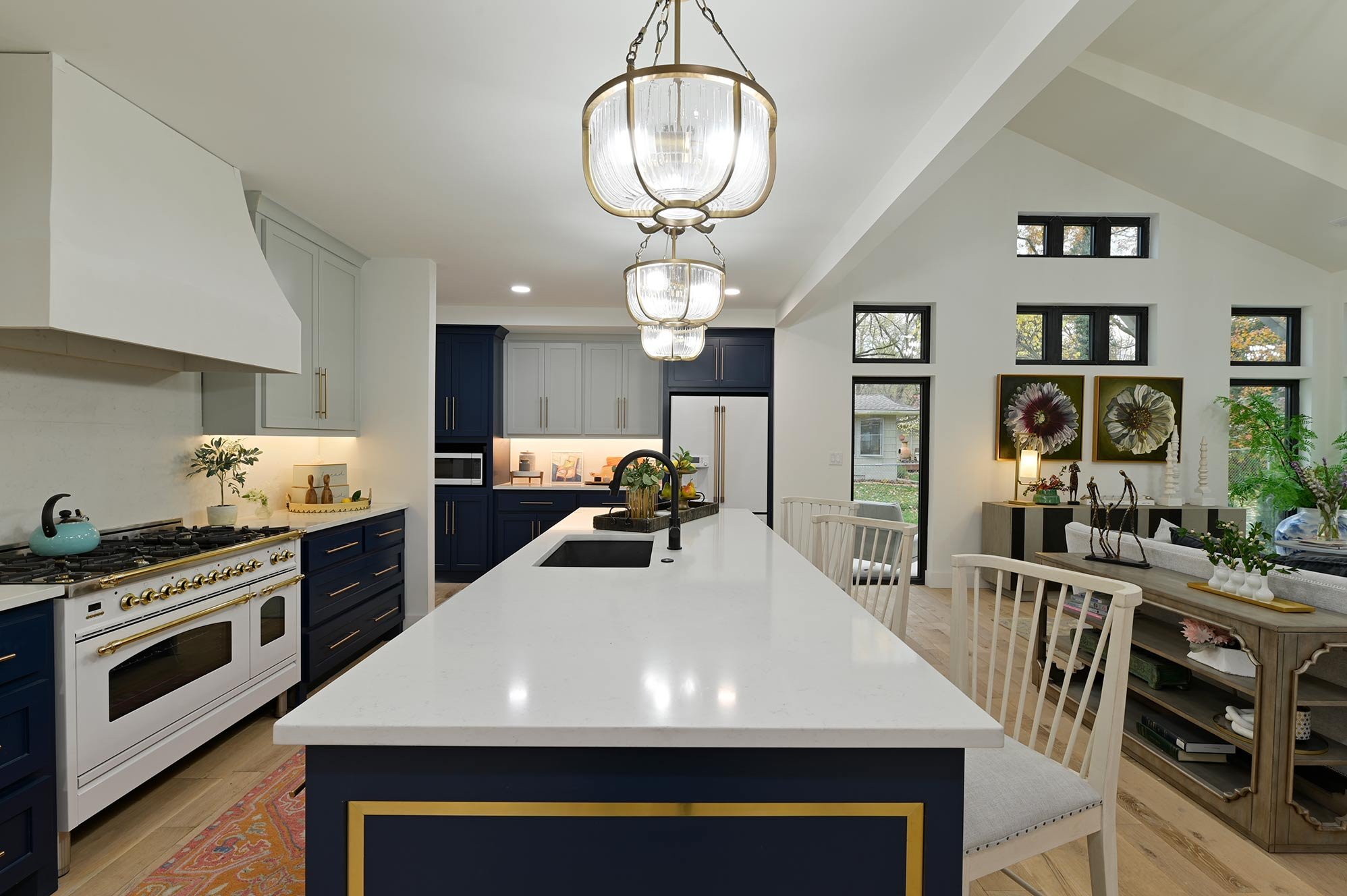 Modern Kitchen 
Navy Blue Kitchen 
White Kitchen 
Elegant Kitchen 
Construction 
Modern Design 
Kansas Construction 
Design and Construction 