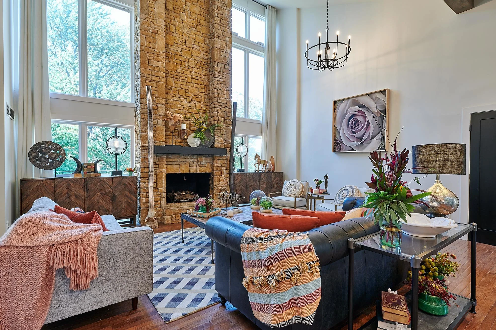 Modern Living Room 
High Ceiling Living Room 
Modern Fire Pit 
Open Living Room 
Construction 
Modern Design 
Kansas Construction 
Design and Construction