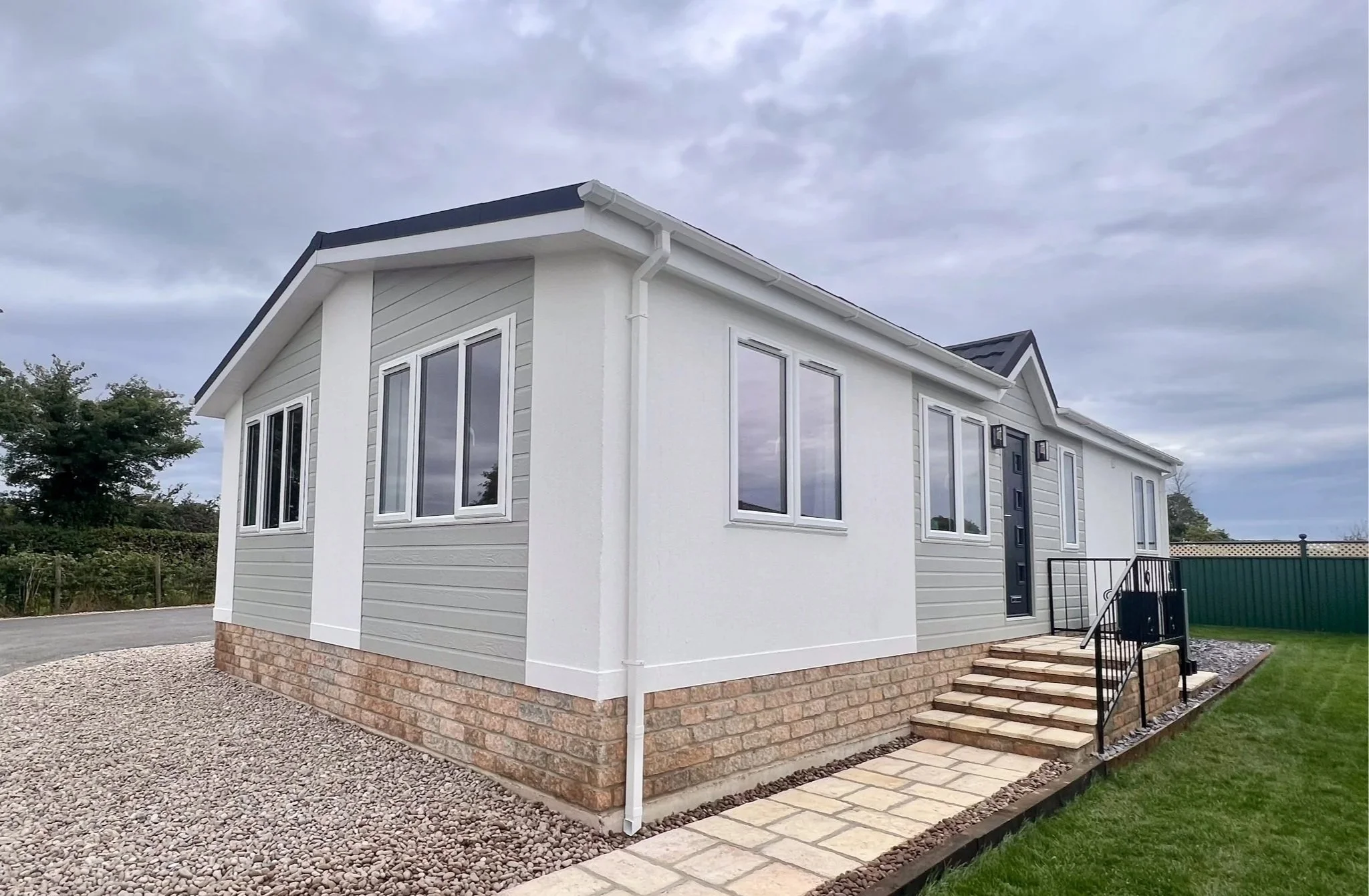 H4+Bespoke+by+Harbur+44+x+22.jpg