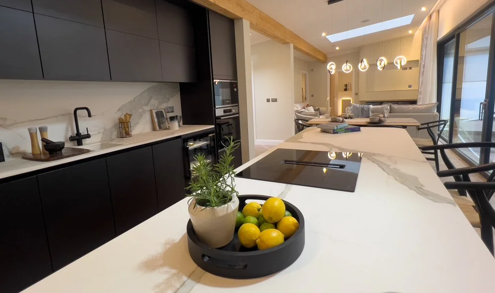 Curve kitchen by Harbur-1.jpg