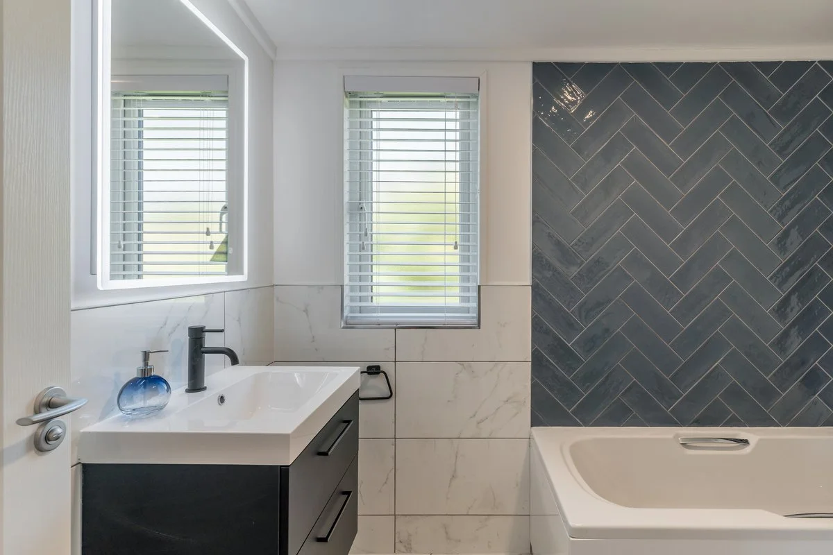 PLOT_68_HARBUR_BATHROOM-07380.jpg