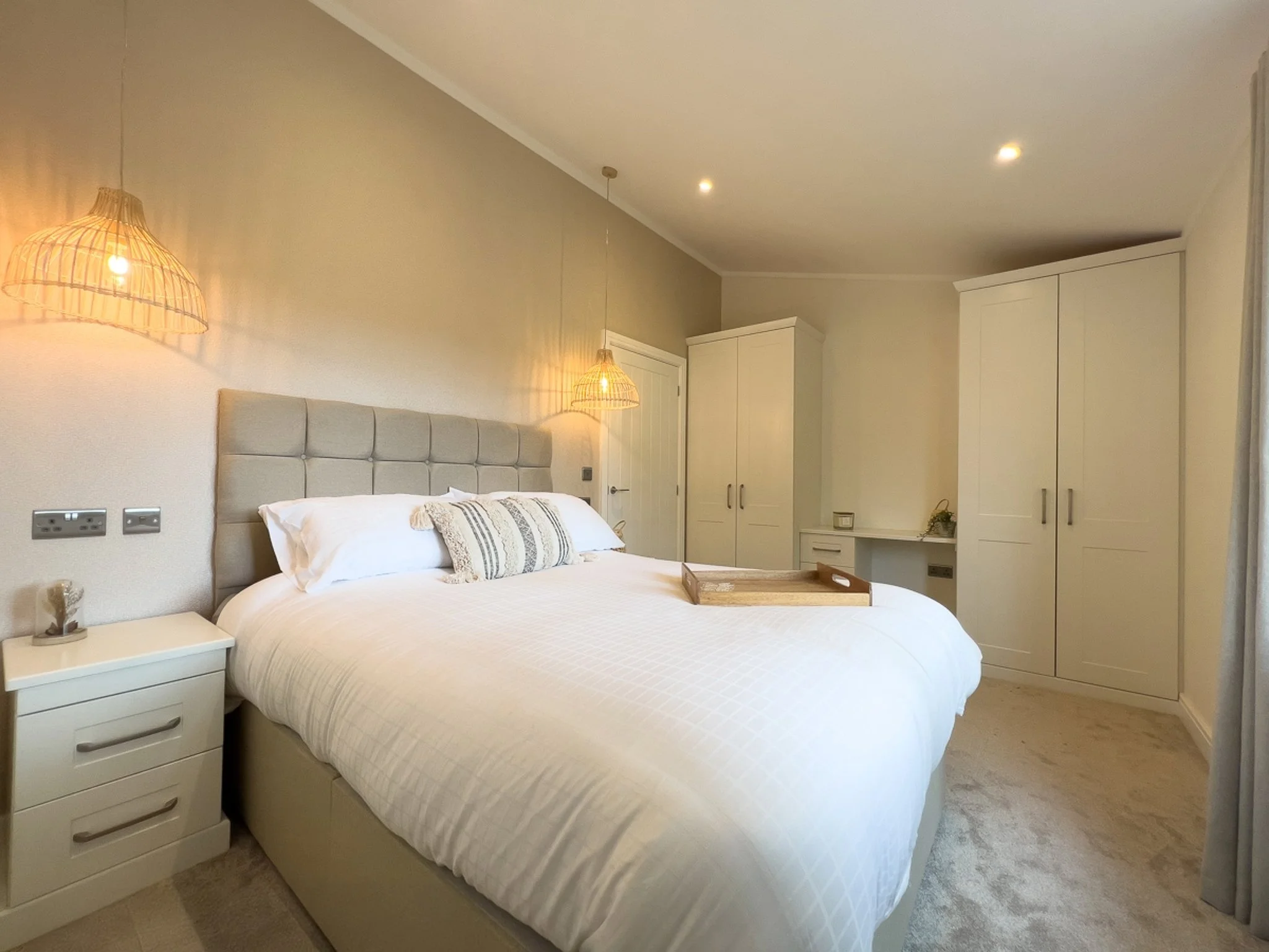 IRON NEUTRAL INTERIOR-02.jpg