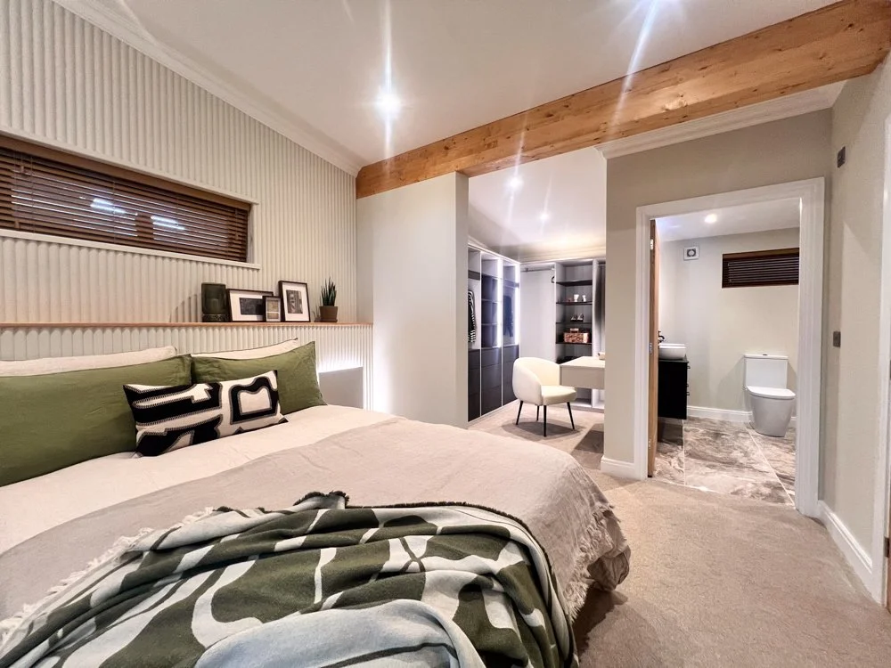 Curve master bedroom by Harbur-14.jpg