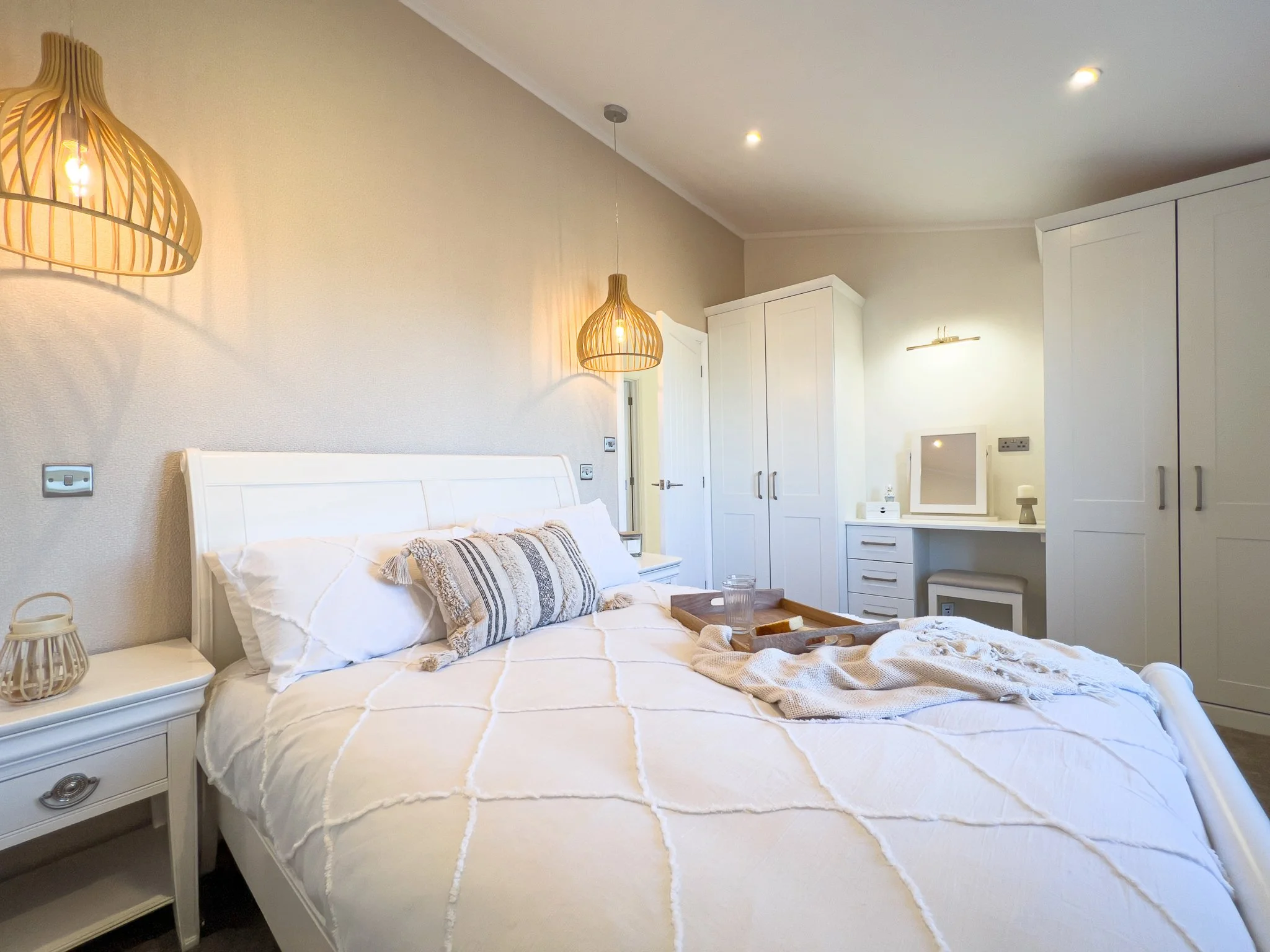 IRON NEUTRAL INTERIOR-23.jpg