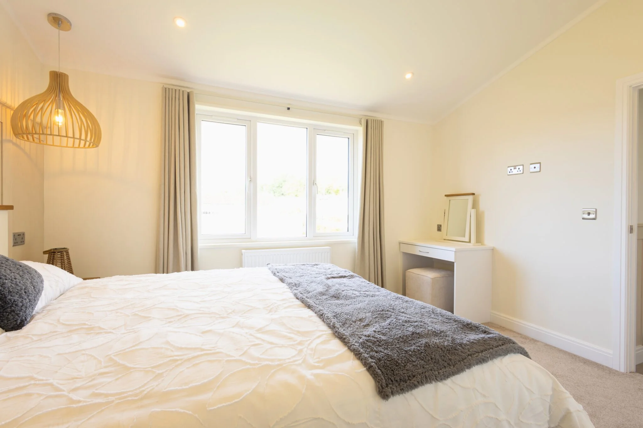 iron 45x20 bedroom 2.jpg