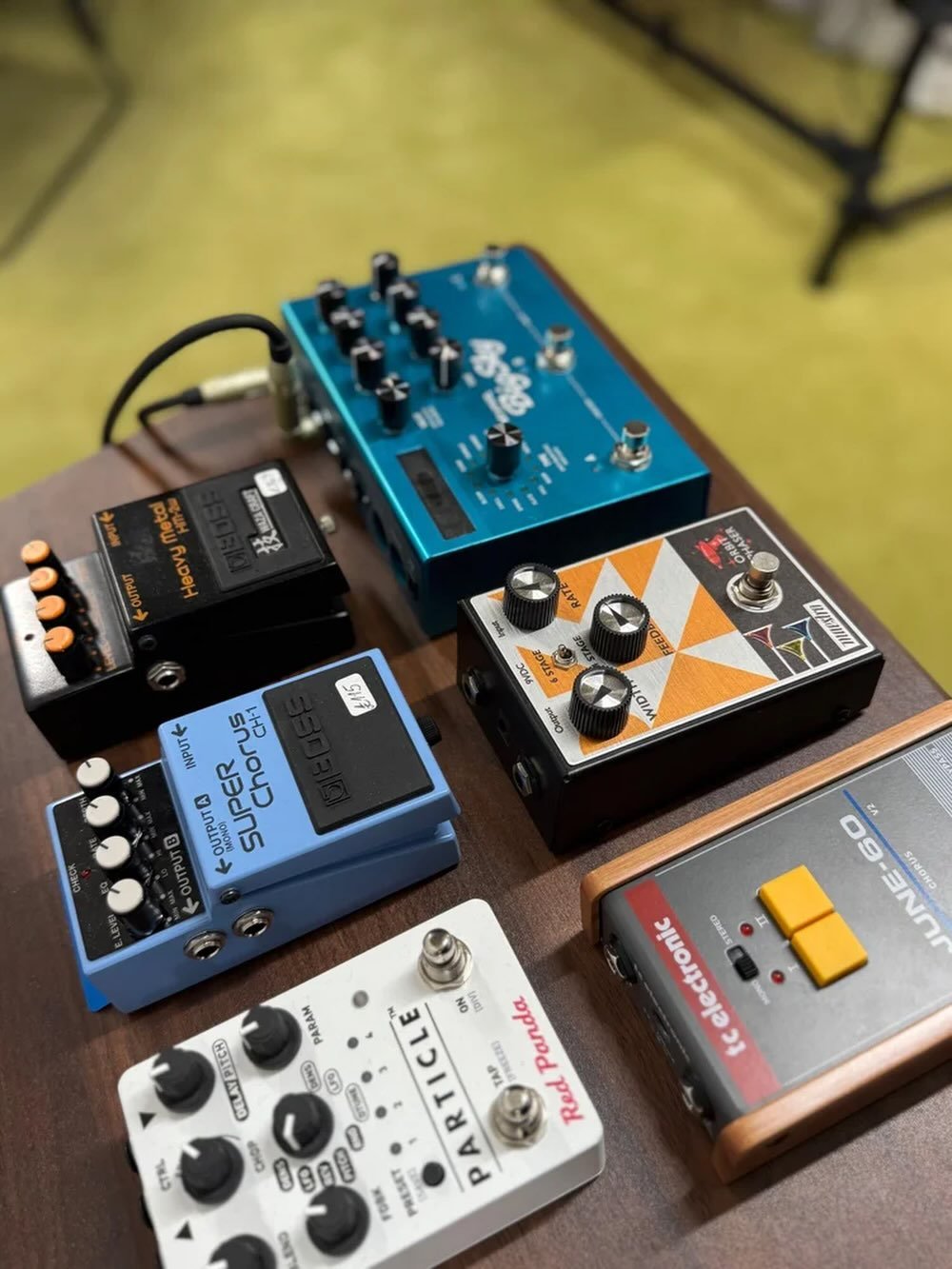 FX for days: we&rsquo;ve got reverse pedals, harmonise, delays, reverbs, chorus&rsquo;s, flangers, phasers, Nirvana&rsquo;s favorite distortion pedal - you name it we got it !
