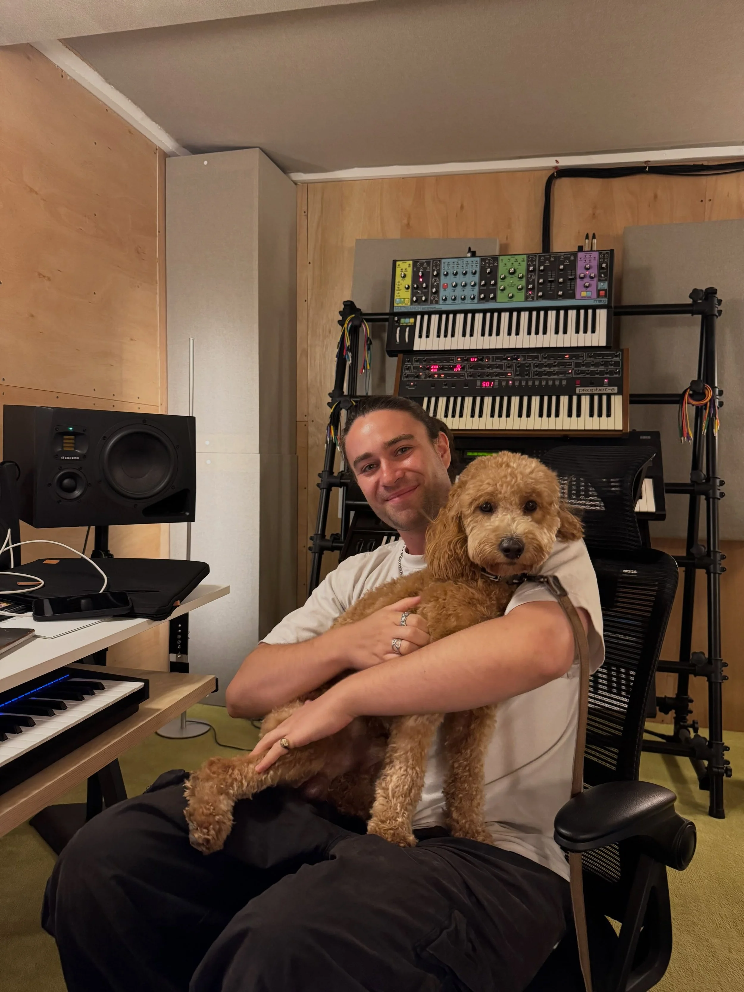 Great to have one of our faves @dustydan___ passing through today - making some wicked bass music !

Be sure to catch his next London play @thecarpetshop.peckham in August