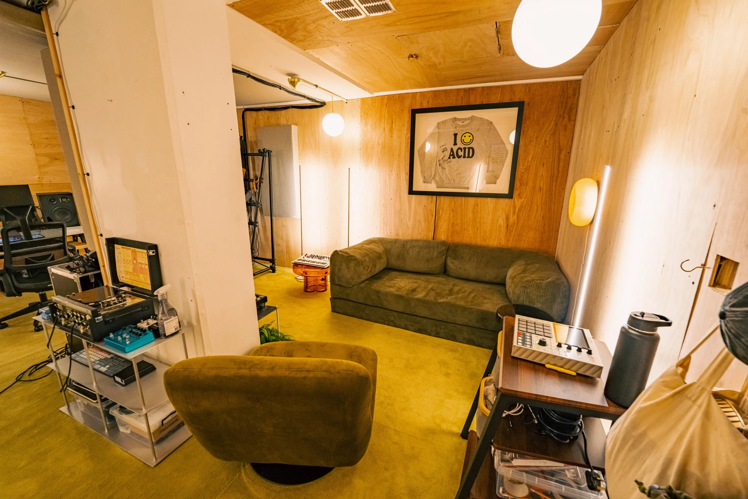 @kitasherconor_earth_studios07.jpg