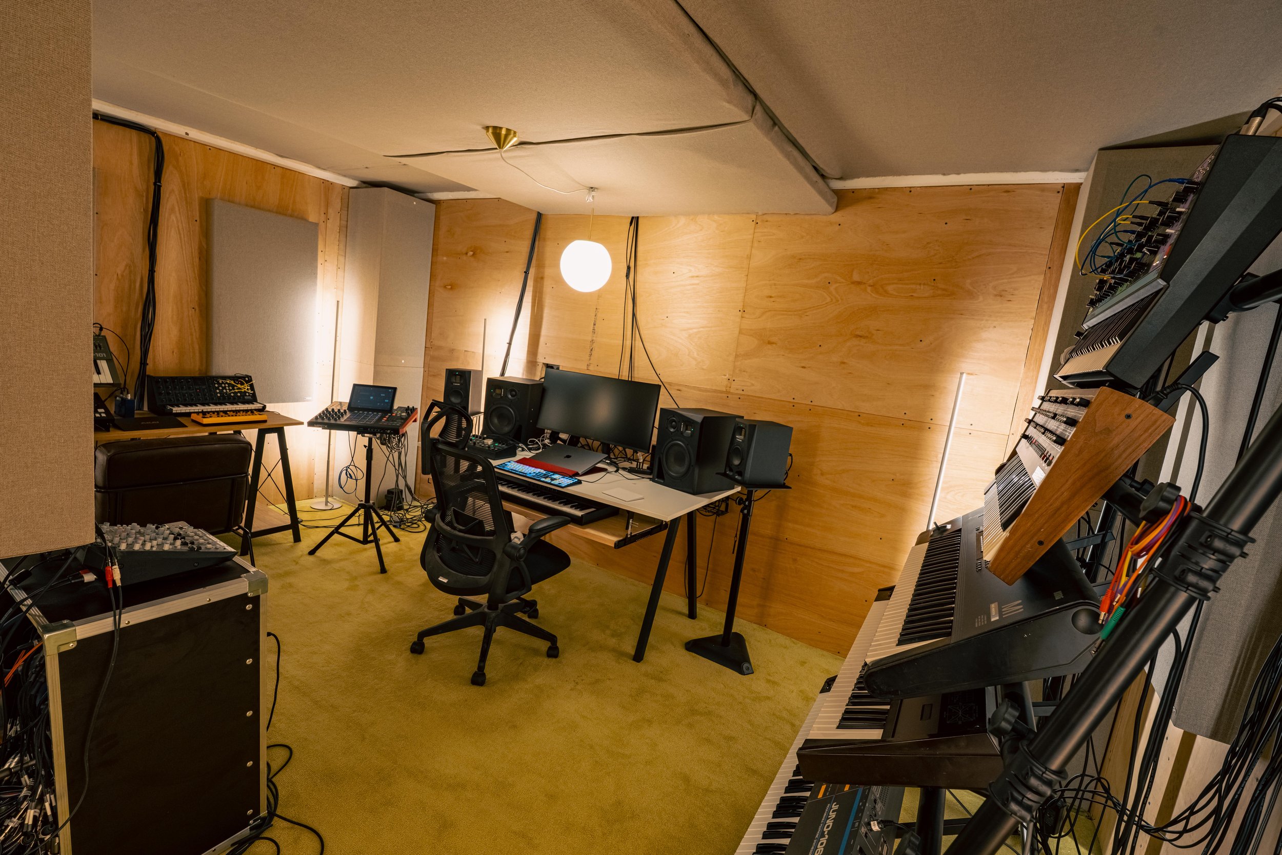 @kitasherconor_earth_studios03.jpg