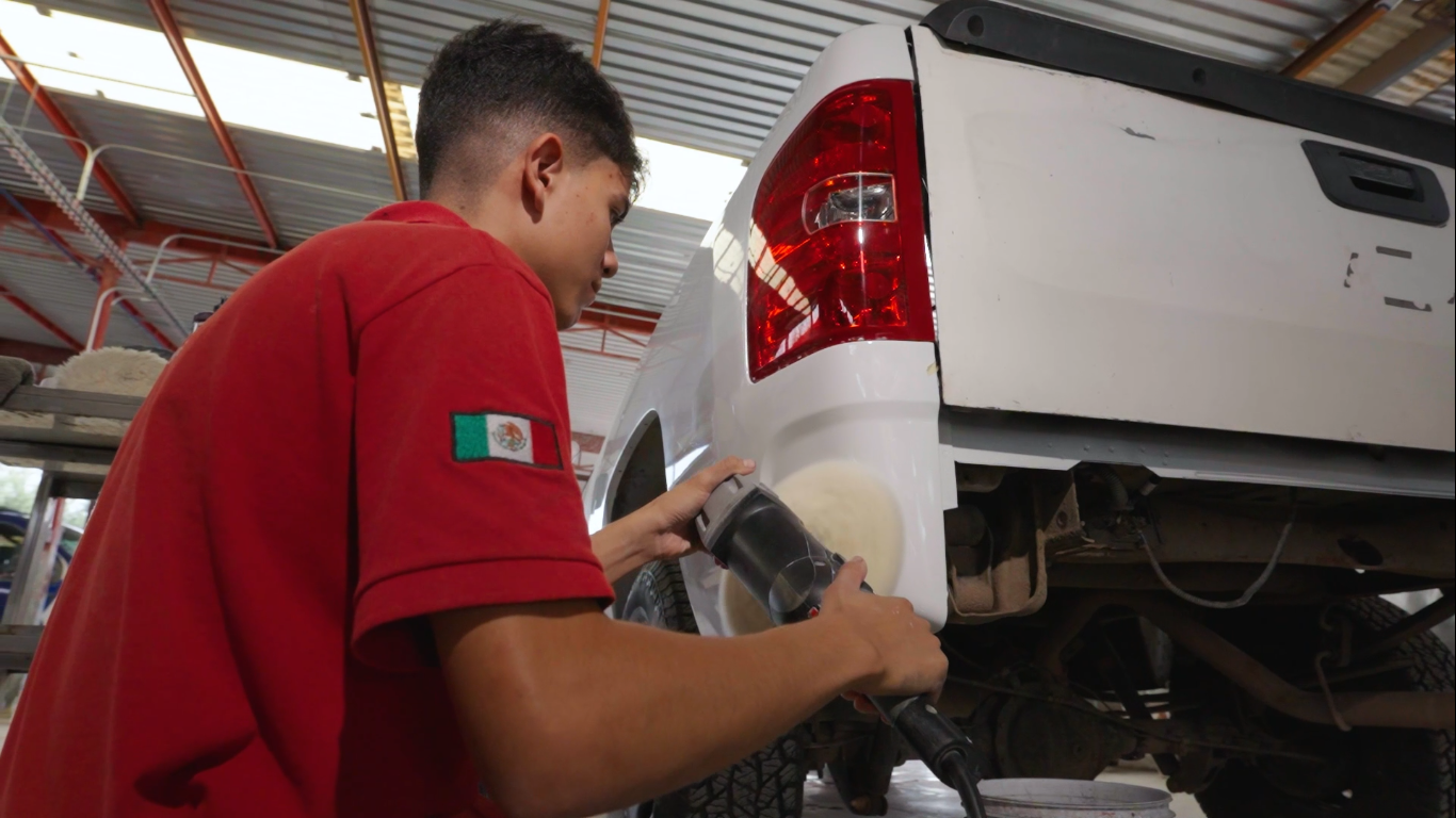 Servicio de Pulido y Encerado Premium para Vehículos