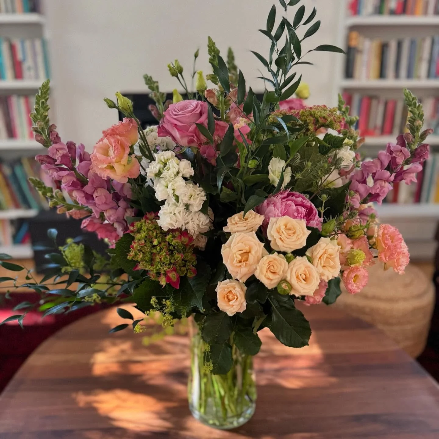 June round up:
- the bouquet to put all other bouquets to shame. Thank you to @drmaryclaire and your team for this perfect explosion of beauty that made my jaw drop
- on a little harbour air flight commuting home from a work trip with my best girl, m