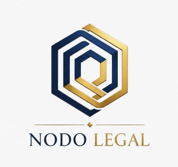 Logotipo de Nodo Legal con diseño en forma de hexágono y letras en color azul y dorado.
