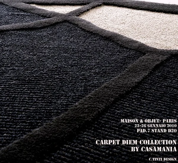 Primo piano di un tappeto nero geometrico con linee trapuntate, catalogo Carpet Diem Collection by Casamania.