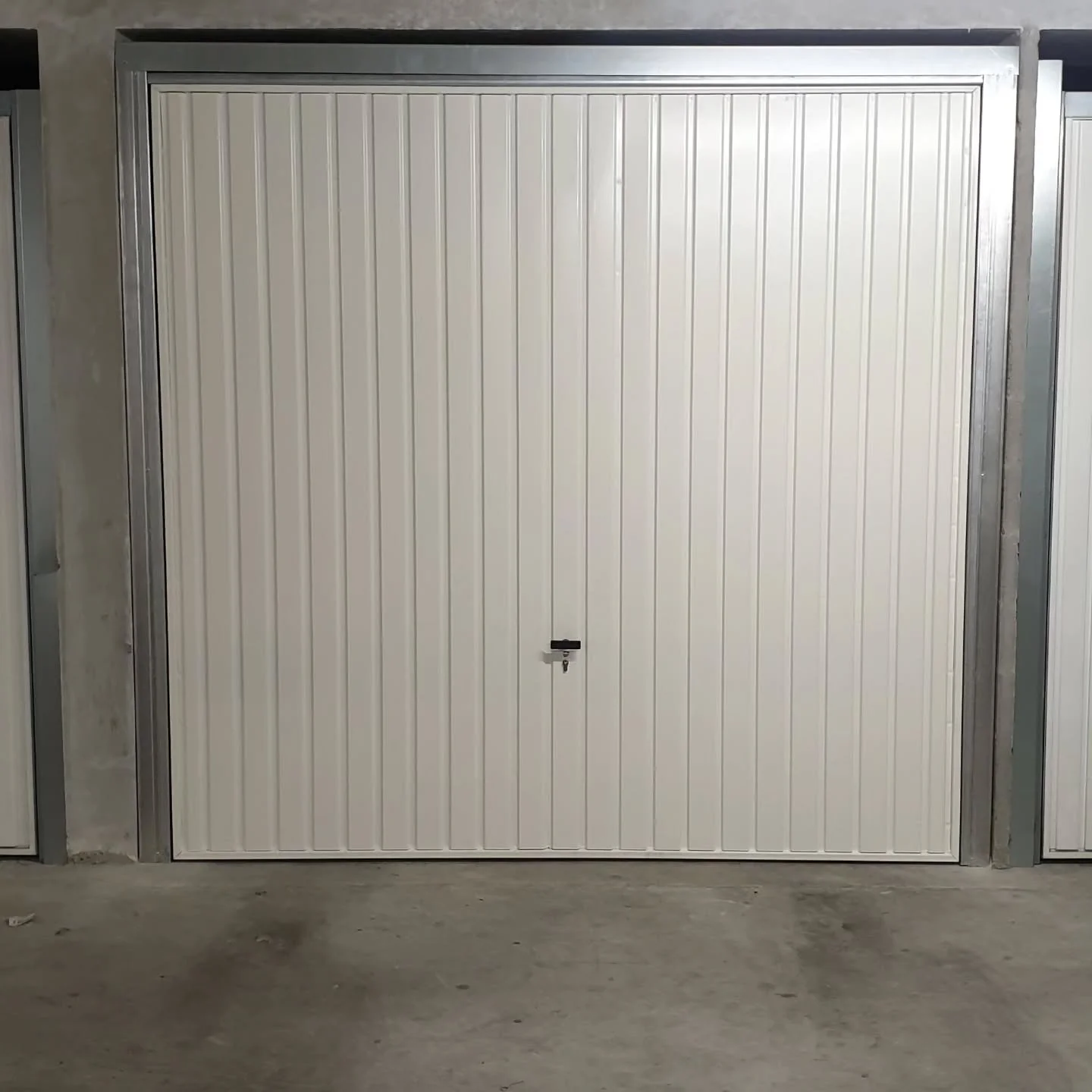 Pose porte de garage avec serrure 3 points renforc&eacute;e