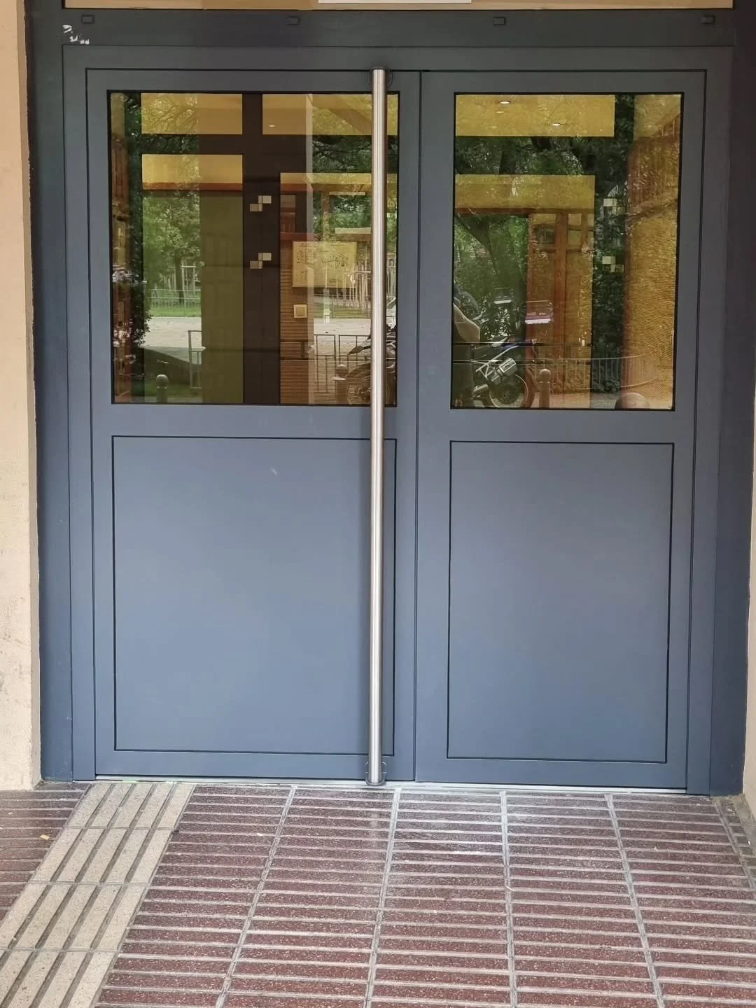Pose porte double vantaux hall
