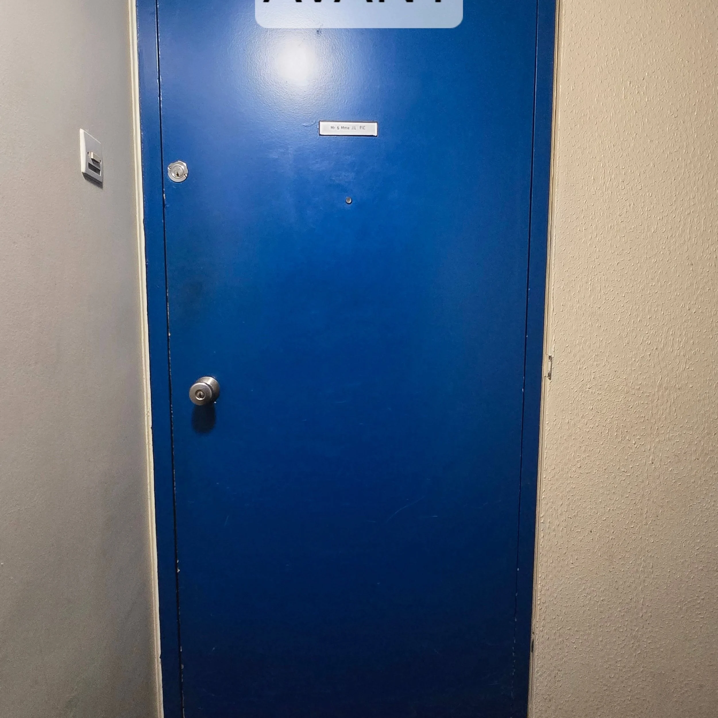 Remplacement d'une porte pali&egrave;re bois par une porte blind&eacute;e Picard