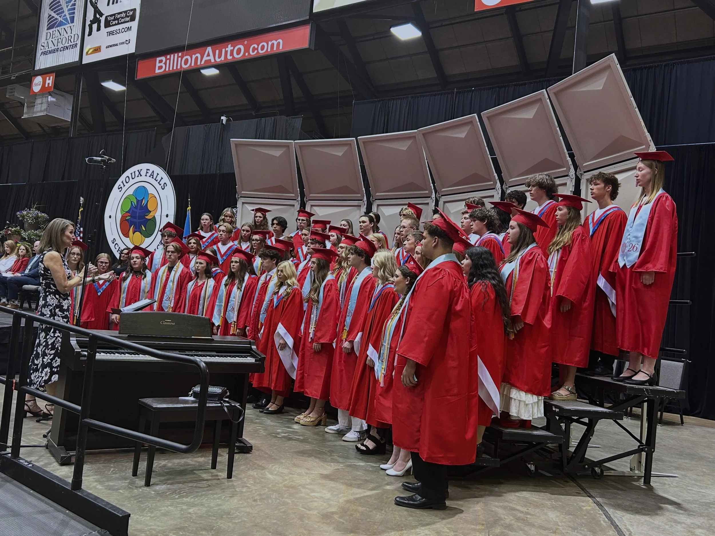 Our final performance with the 25/26 LHS Choir seniors! We wish you all the best of luck, and as always, keep singing! #lhschoirs