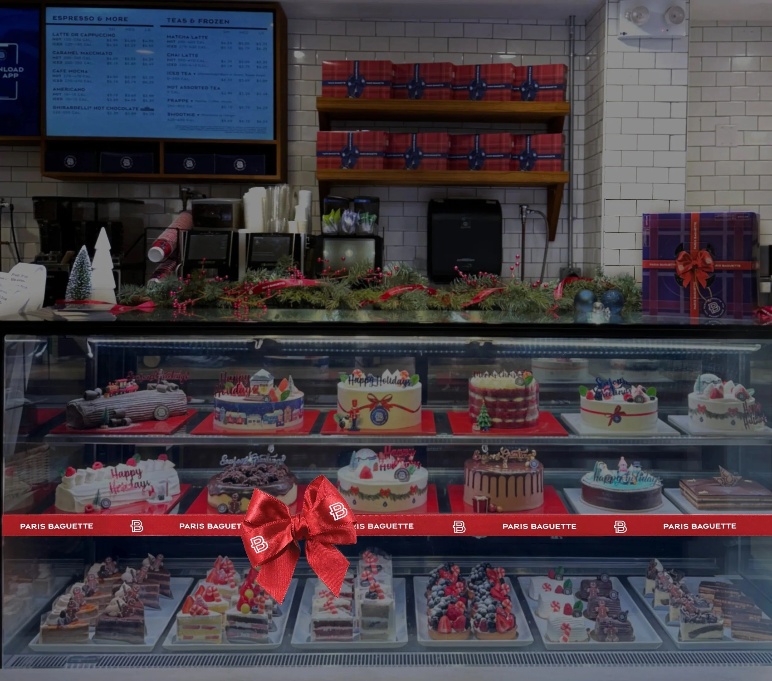 ribbon+on+cake+case+in+cafe.jpg
