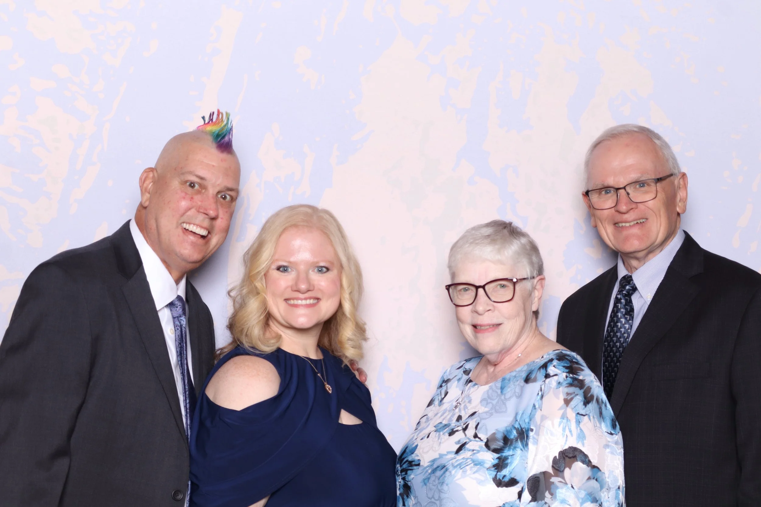des-moines-wedding-photo-booth-guests