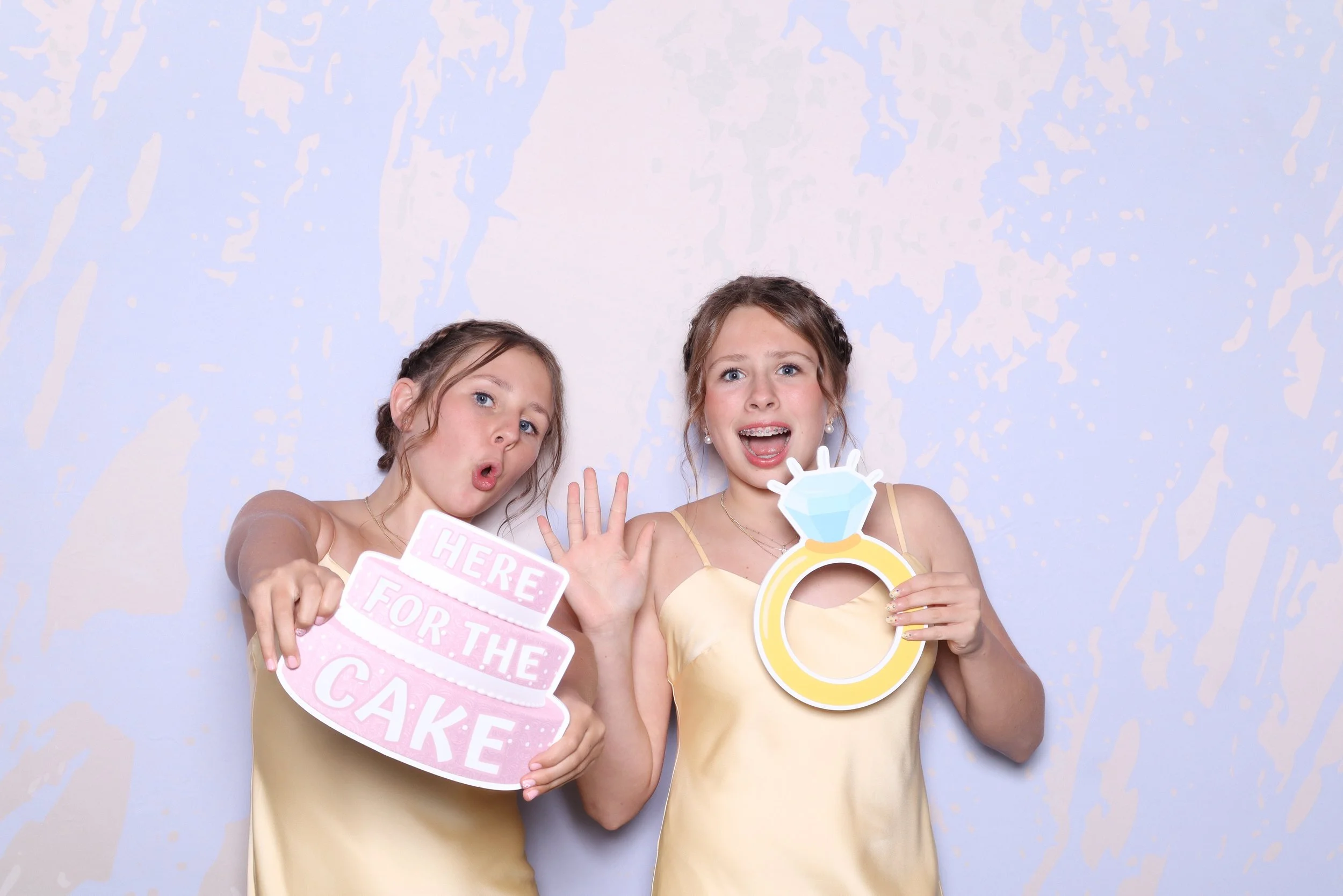des-moines-wedding-photo-booth-guests
