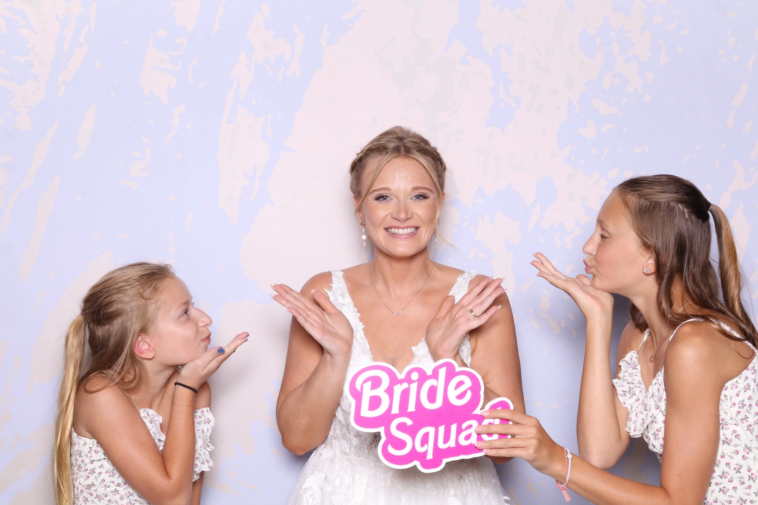 des-moines-wedding-photo-booth-guests