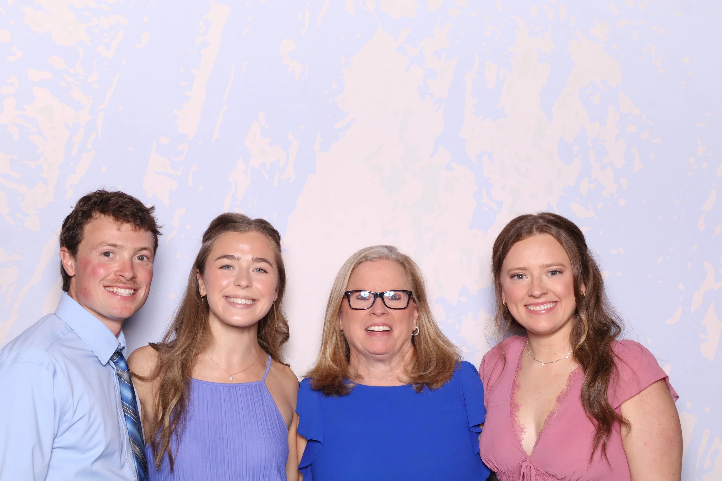 des-moines-wedding-photo-booth-guests