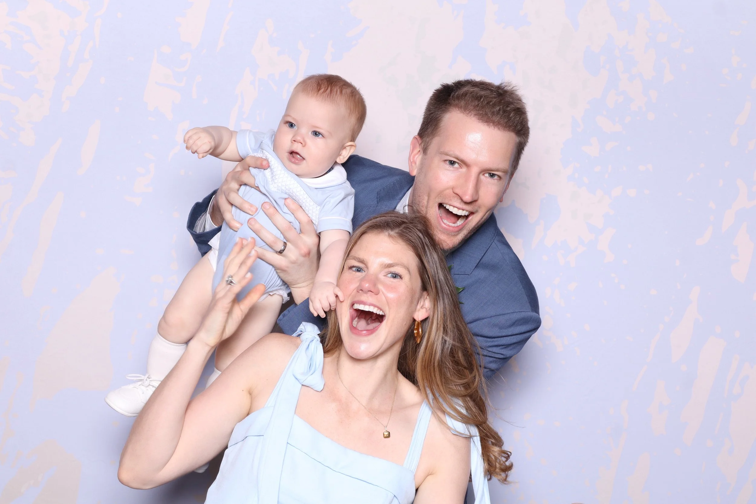 des-moines-wedding-photo-booth-guests