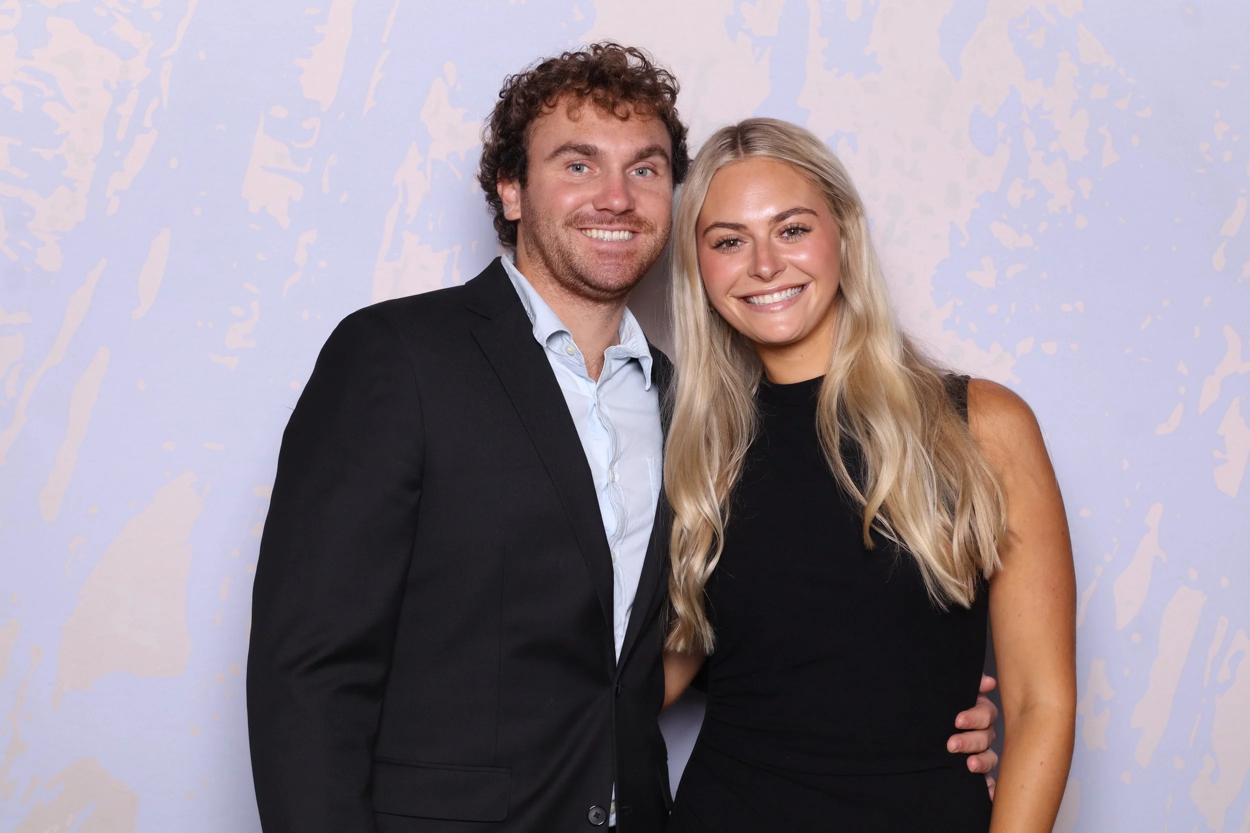 des-moines-wedding-photo-booth-guests
