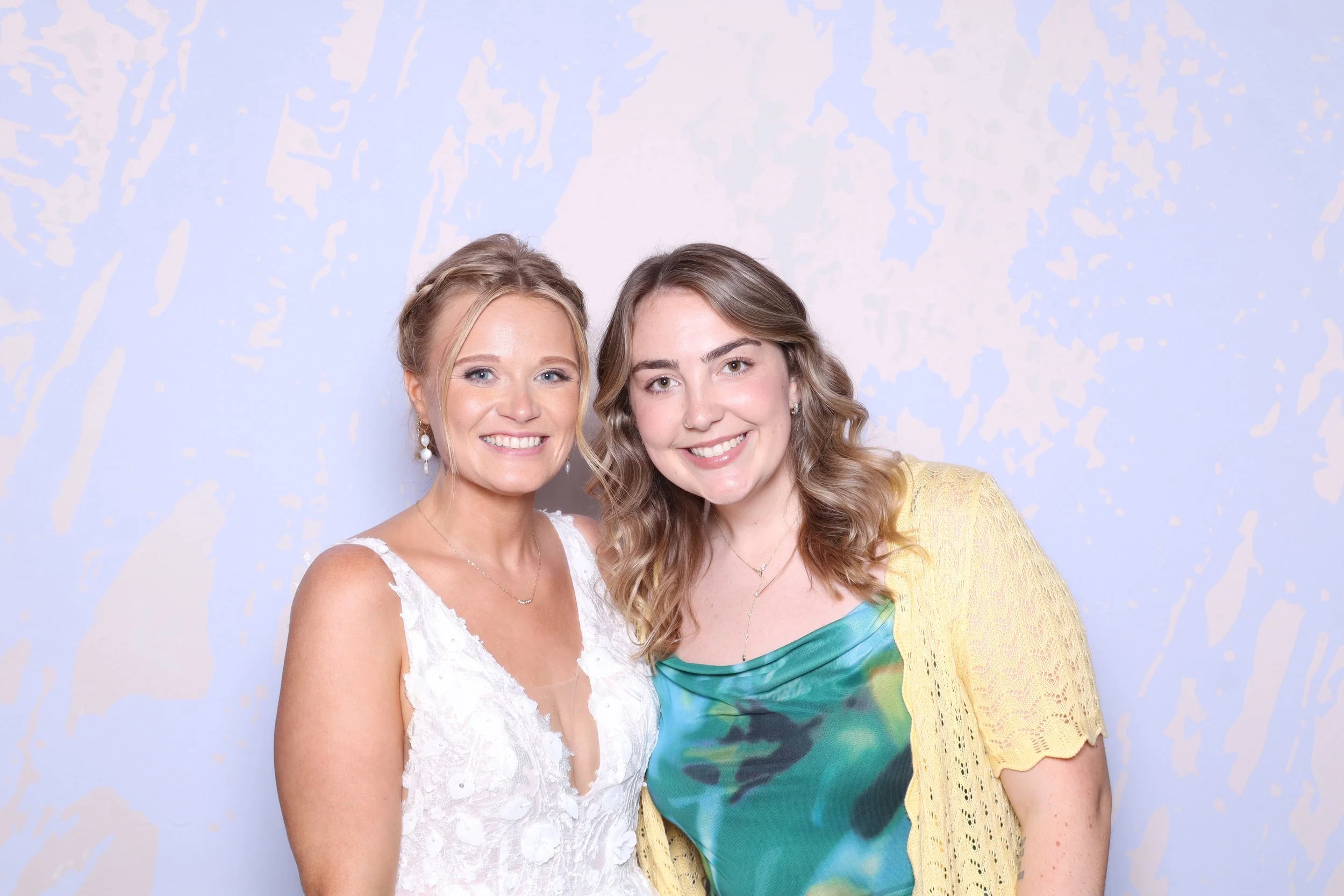 des-moines-wedding-photo-booth-guests