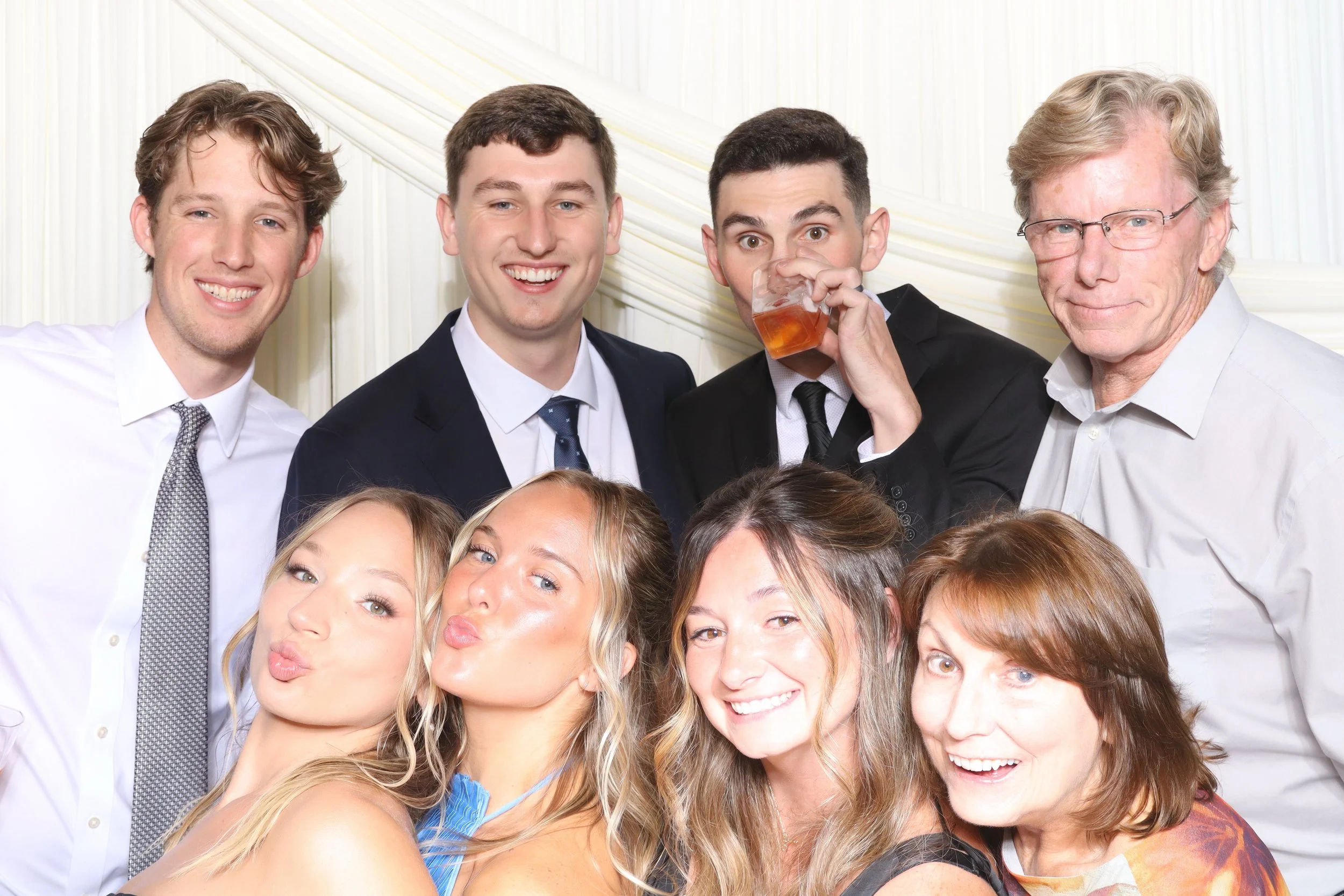 des-moines-wedding-photo-booth