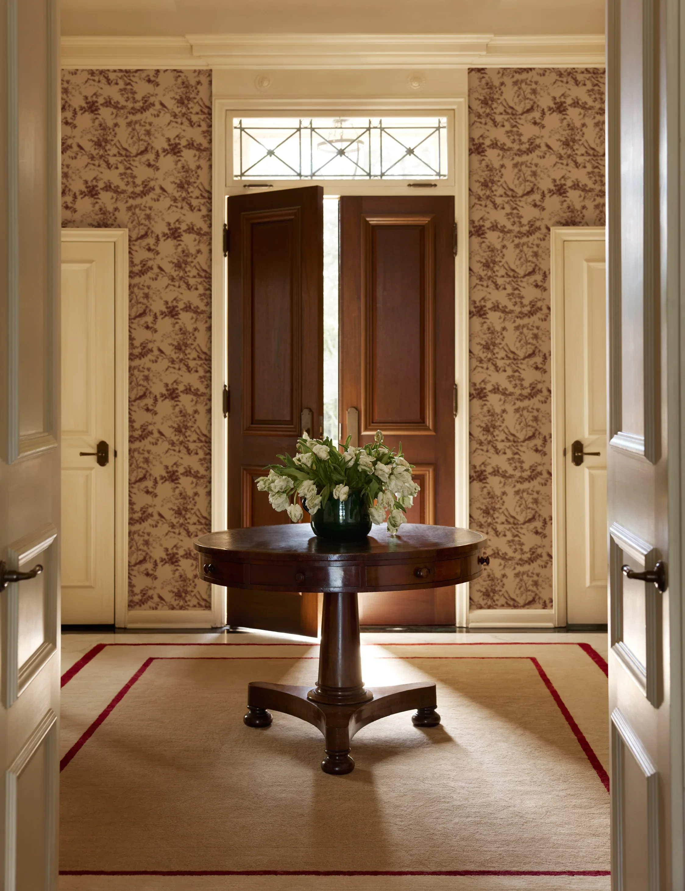 6Rug_Dors-wallpaper_8304_SITE-CROP_LIFESTYLE_SITE-CROP_LIFESTYLE_8afae2a7-37c7-4eef-97ae-465941d9d302.webp