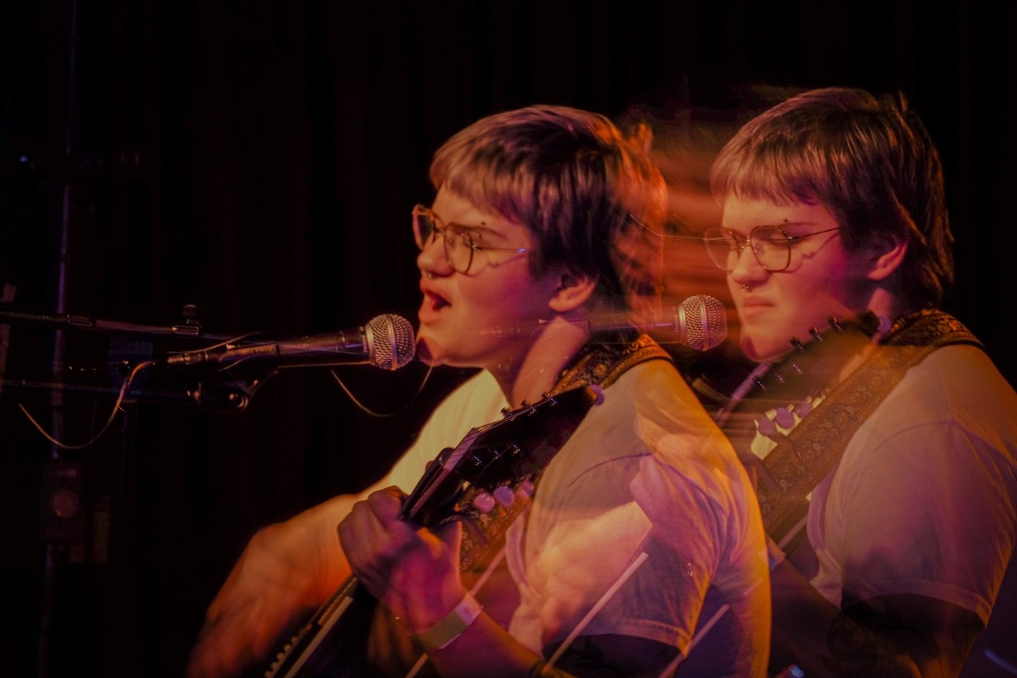 Part 1 of an ethereal and original live performance by Leili Grzybowski

#concertphotography #chicagoartist #chicagomusic