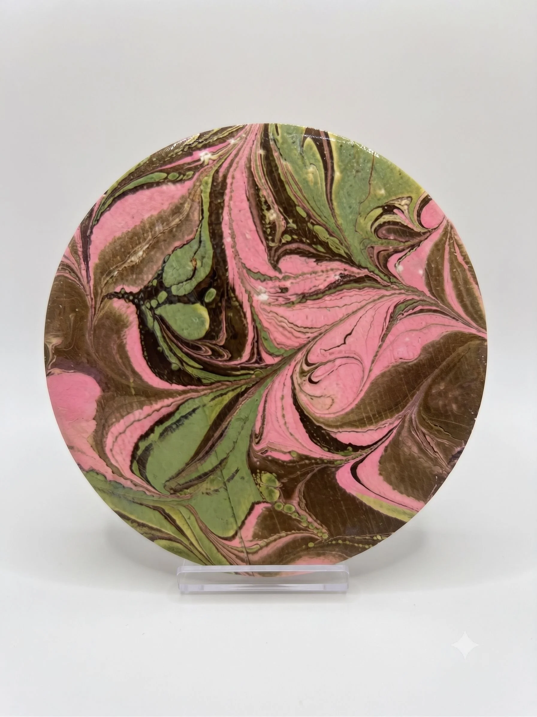 marbled-round-plate-stand.jpg