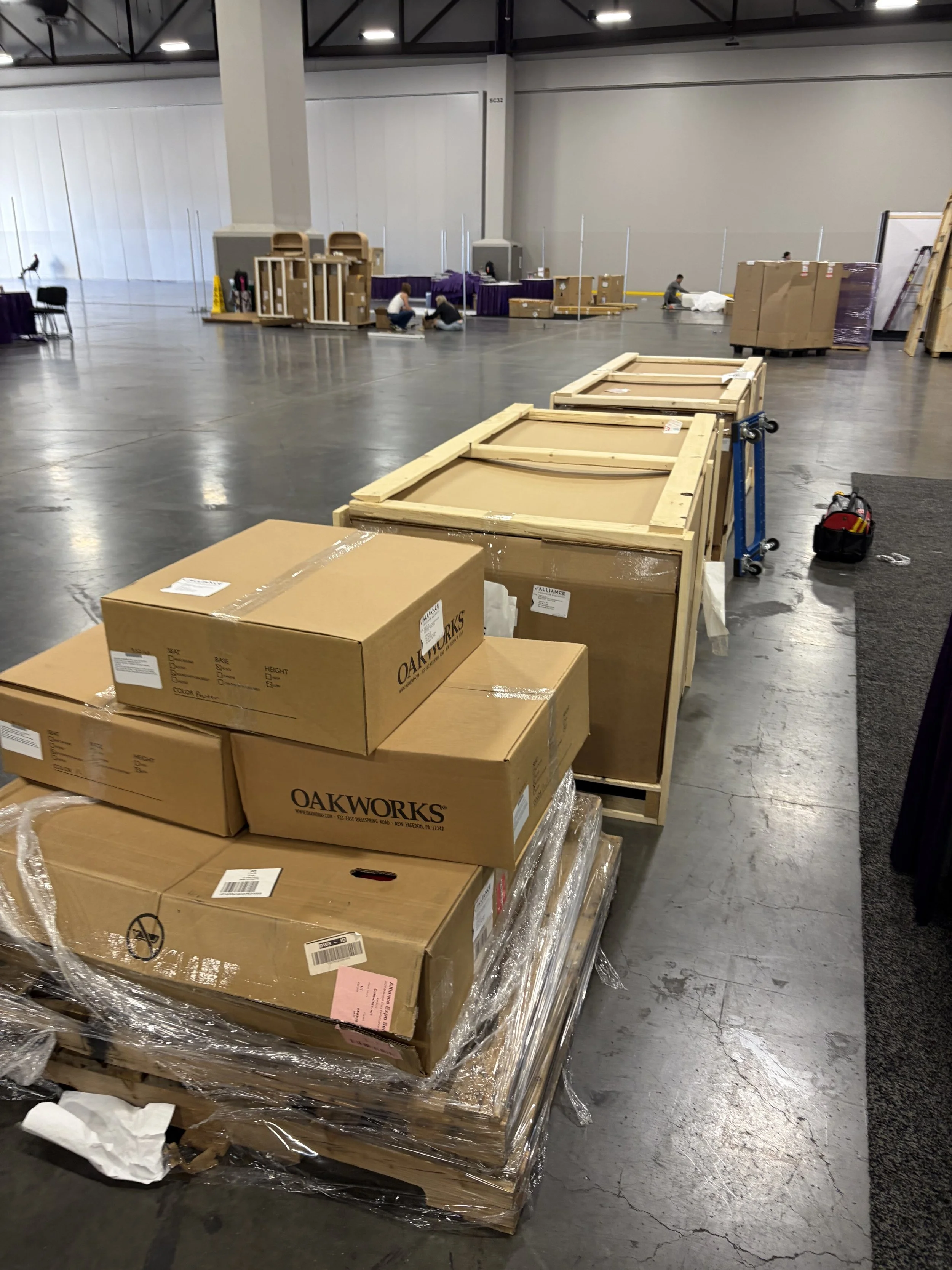 Crating and palletizing boxes