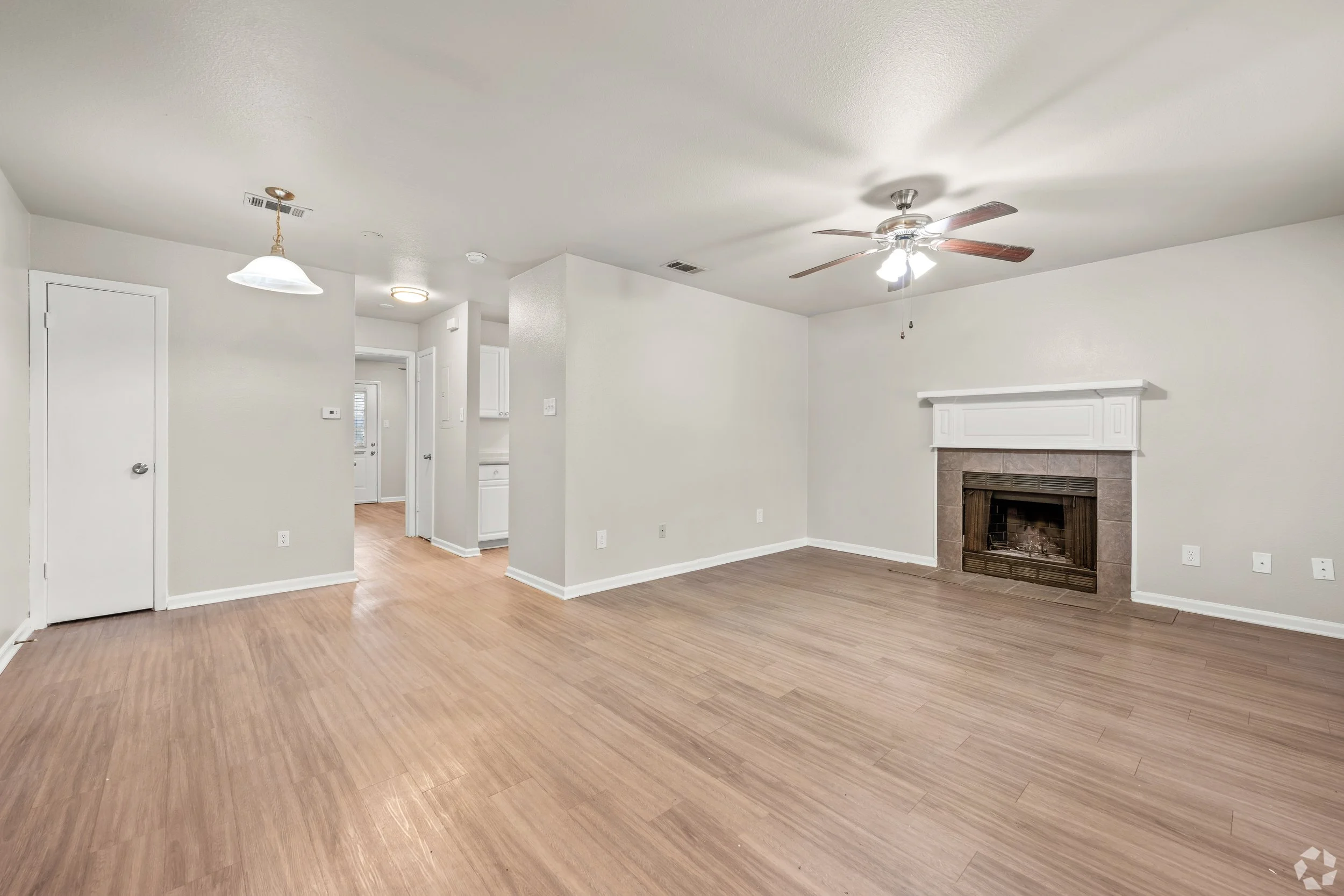 Seasons--Woodale-Apartments (11).jpg