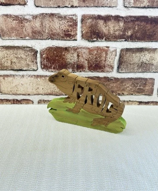 Frog sideway view 2.jpeg