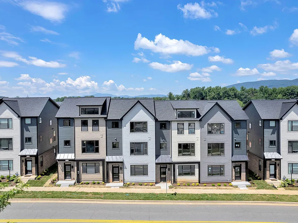 Crozet, VA