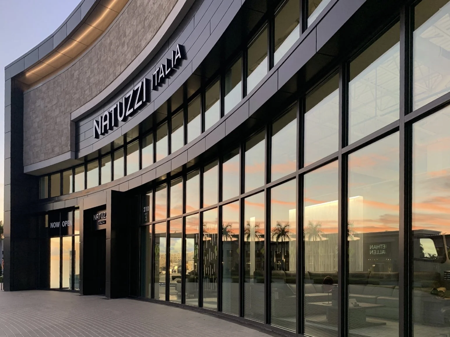 NATUZZI | Sarasota