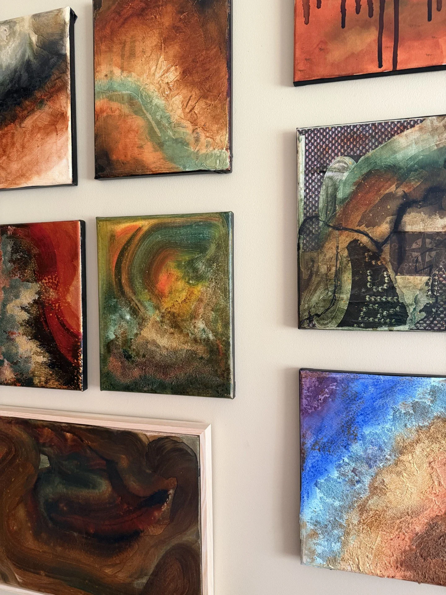 gallery wall 1.jpg