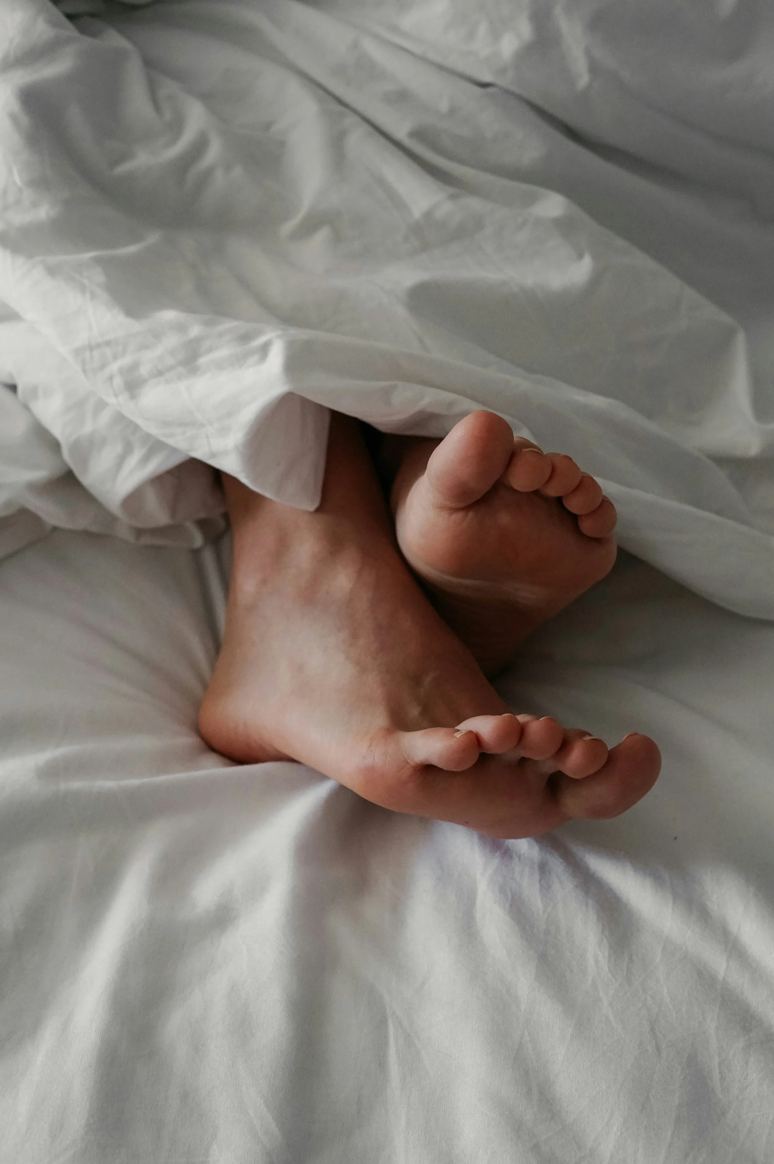 Pourquoi les pieds sont les grands oubliés des routines beauté