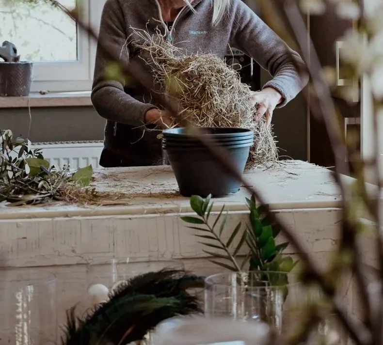 Handwerksreportage: Blumenbinderei Bachmeier: Floristische Gestaltung mit Moos und Naturmaterialien.